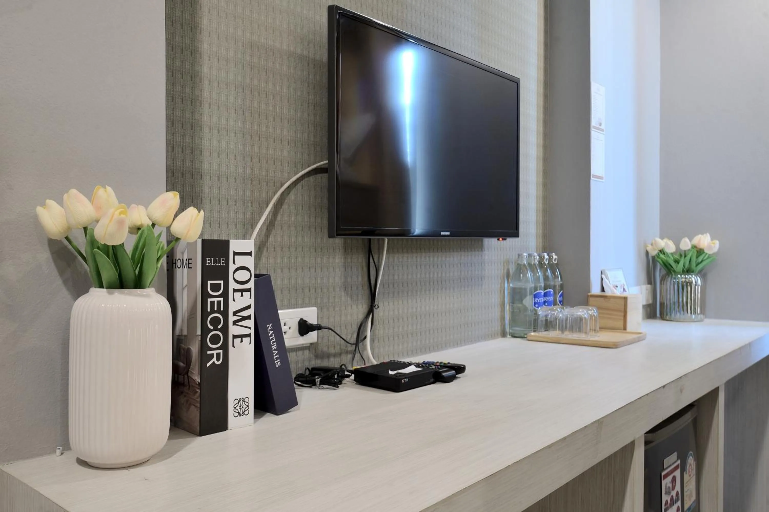 TV and multimedia in De Lux Bangkok Hotel