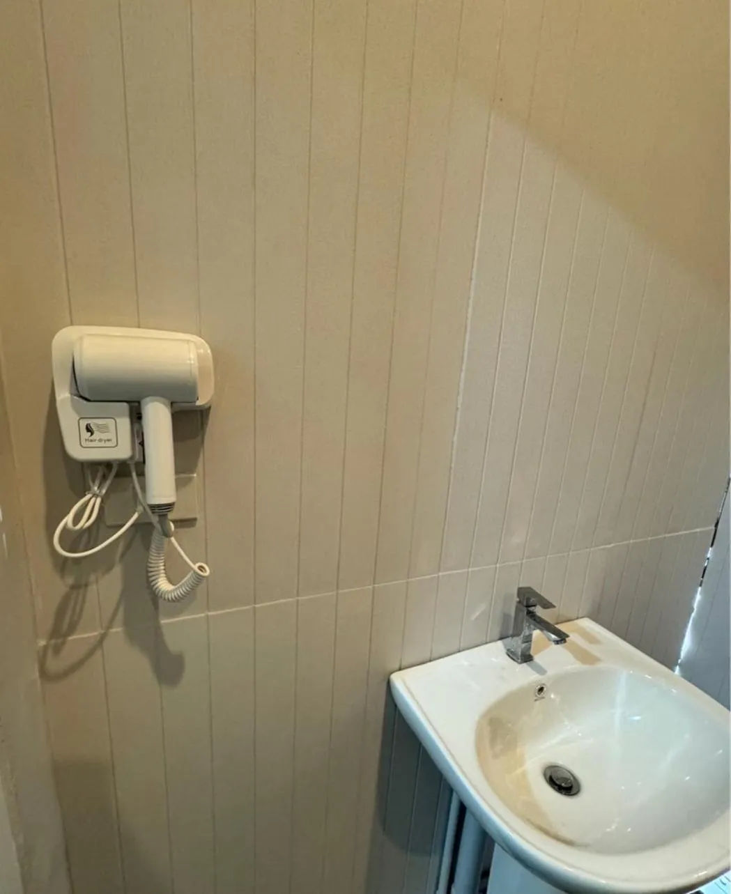 Bathroom in De Lux Bangkok Hotel