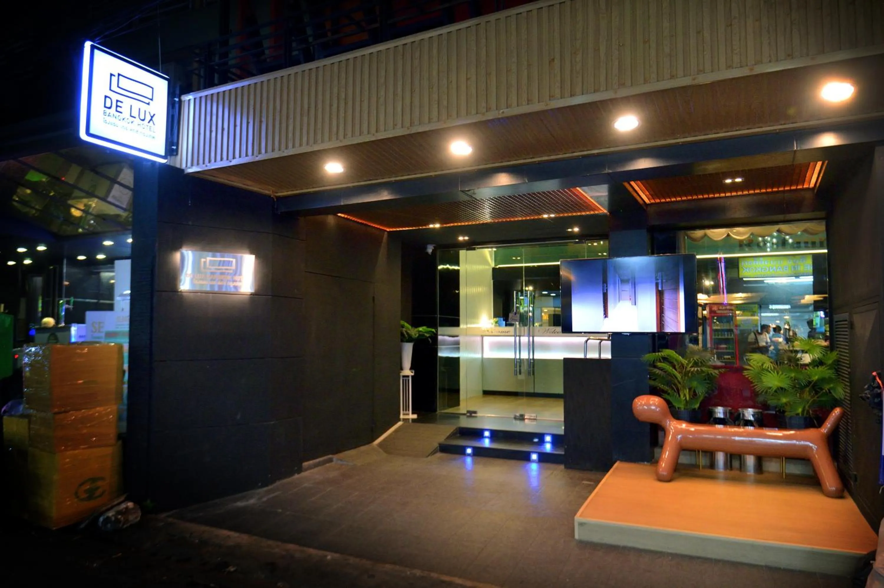 Property building in De Lux Bangkok Hotel