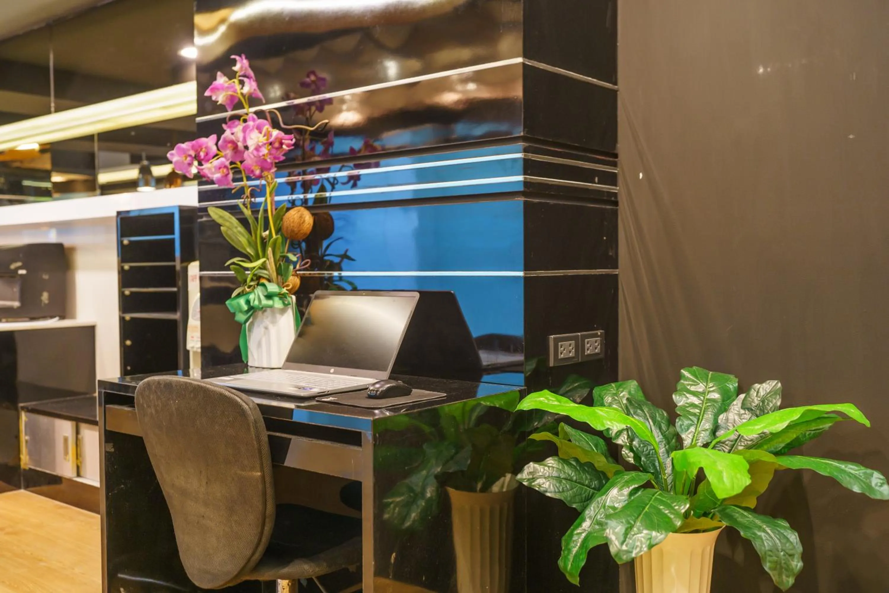 Lobby or reception in De Lux Bangkok Hotel