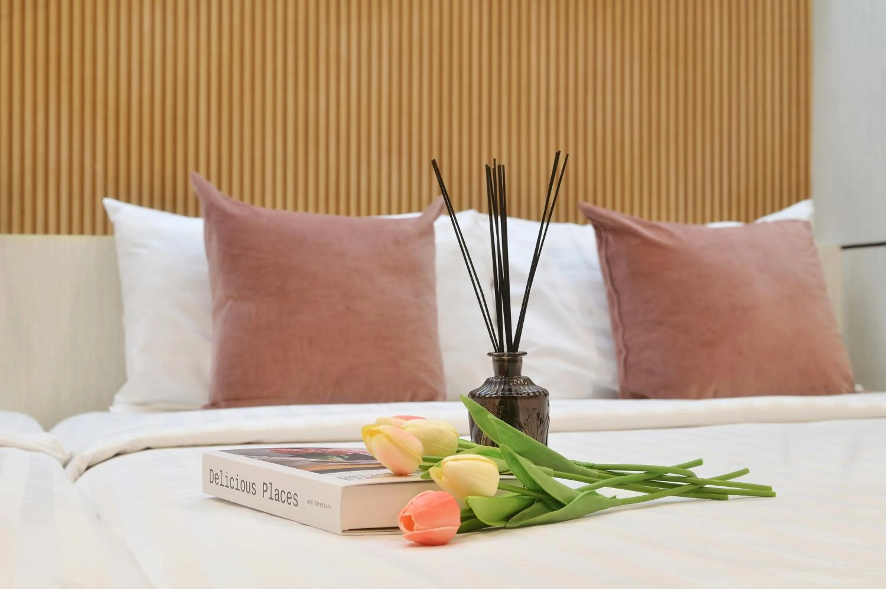 Bedroom, Bed in De Lux Bangkok Hotel