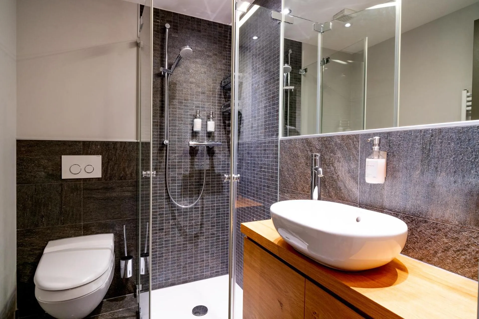 Shower in Apart-Hotel Laurus Lech