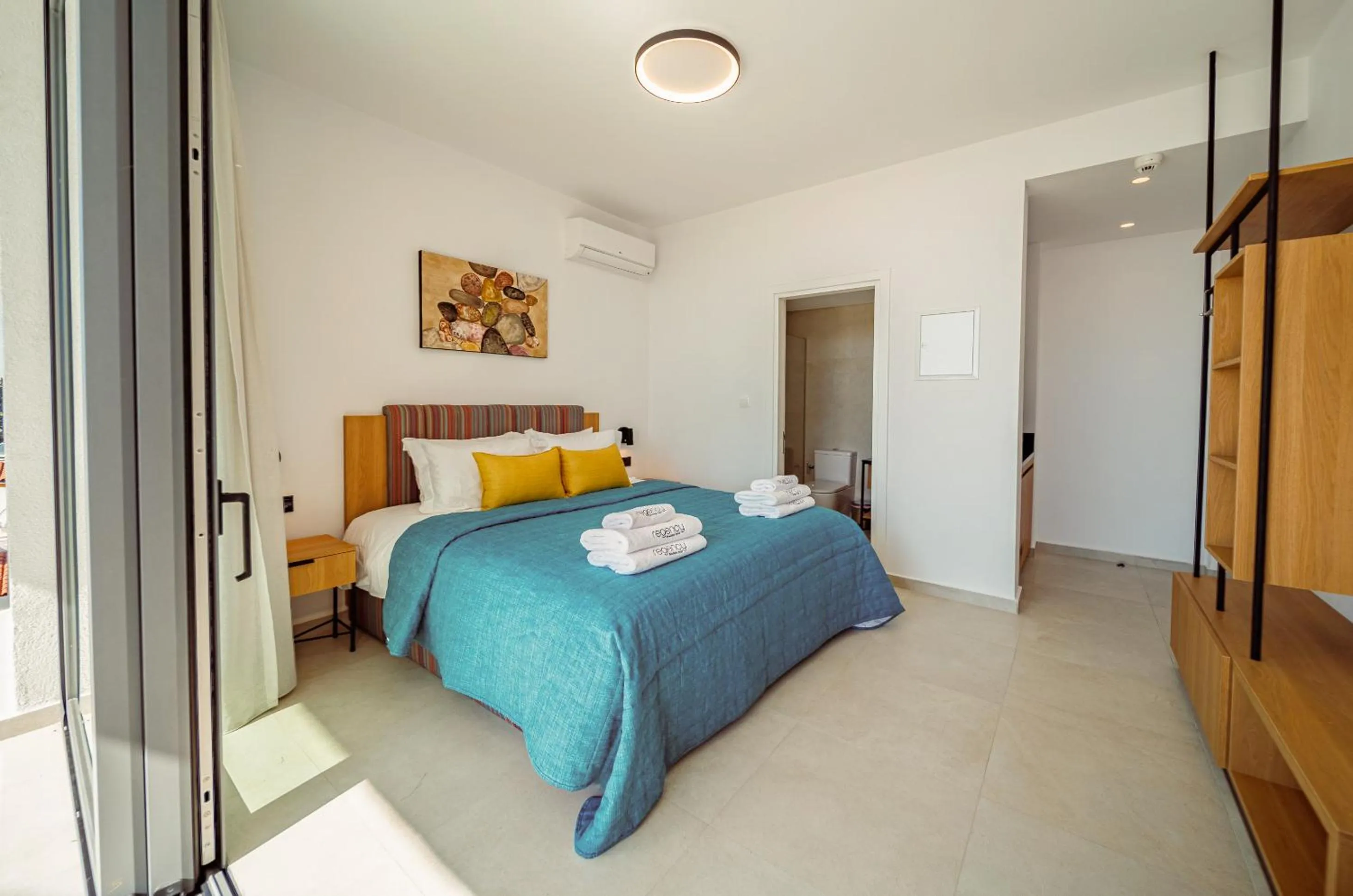 Bed in Regency Boutique Hotel Holiday Suites