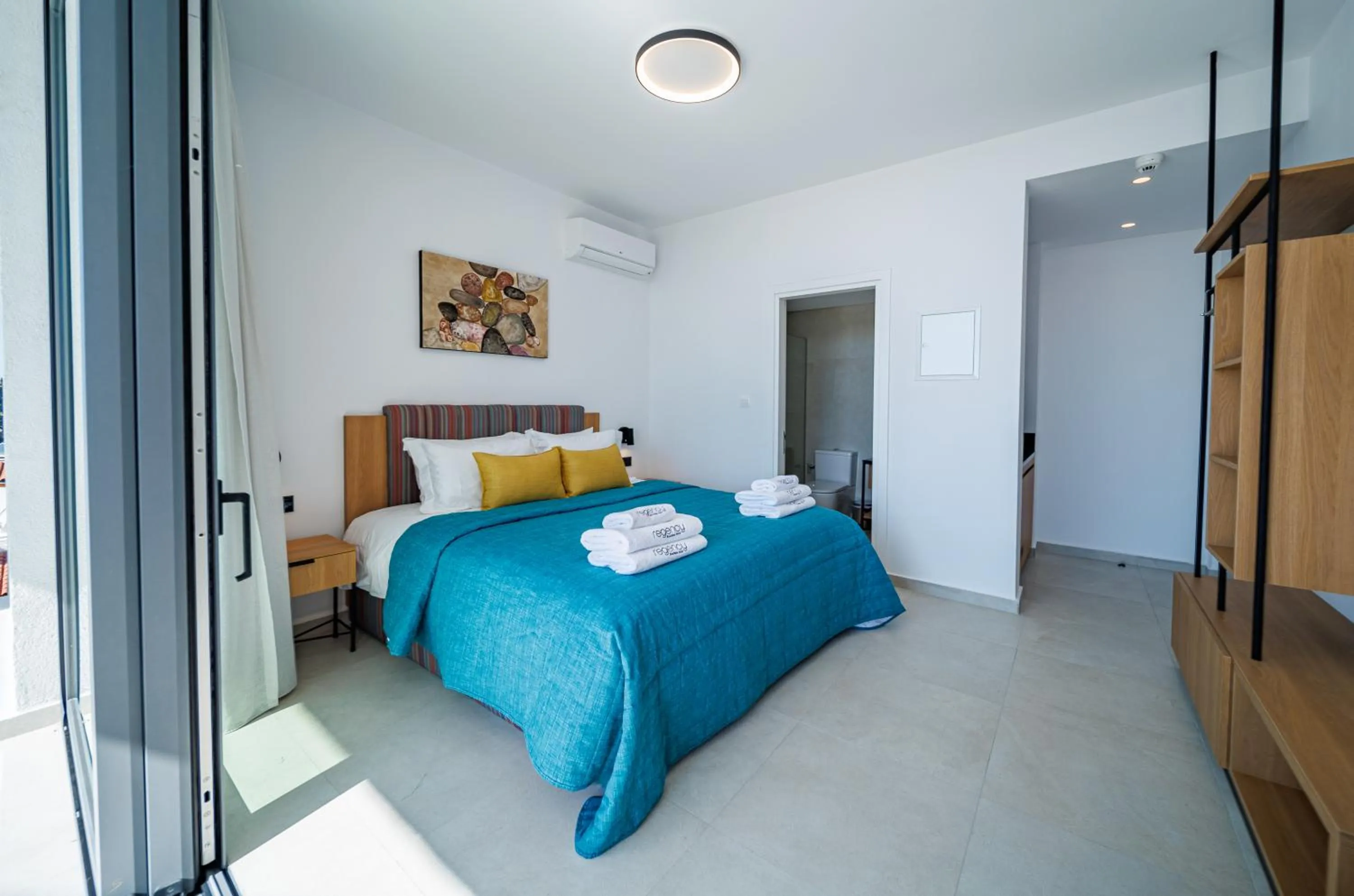 Bed in Regency Boutique Hotel Holiday Suites