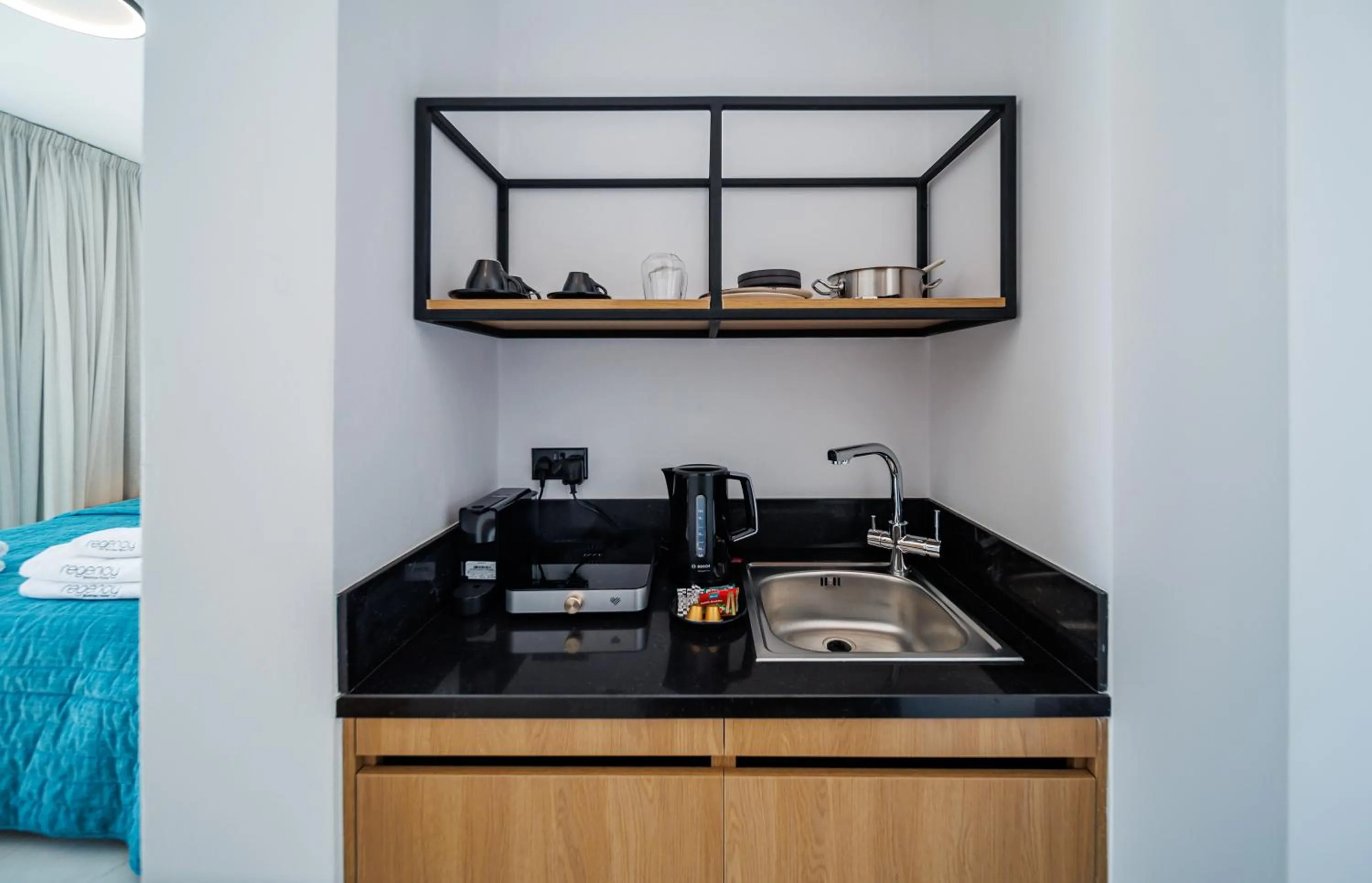 Coffee/tea facilities in Regency Boutique Hotel Holiday Suites