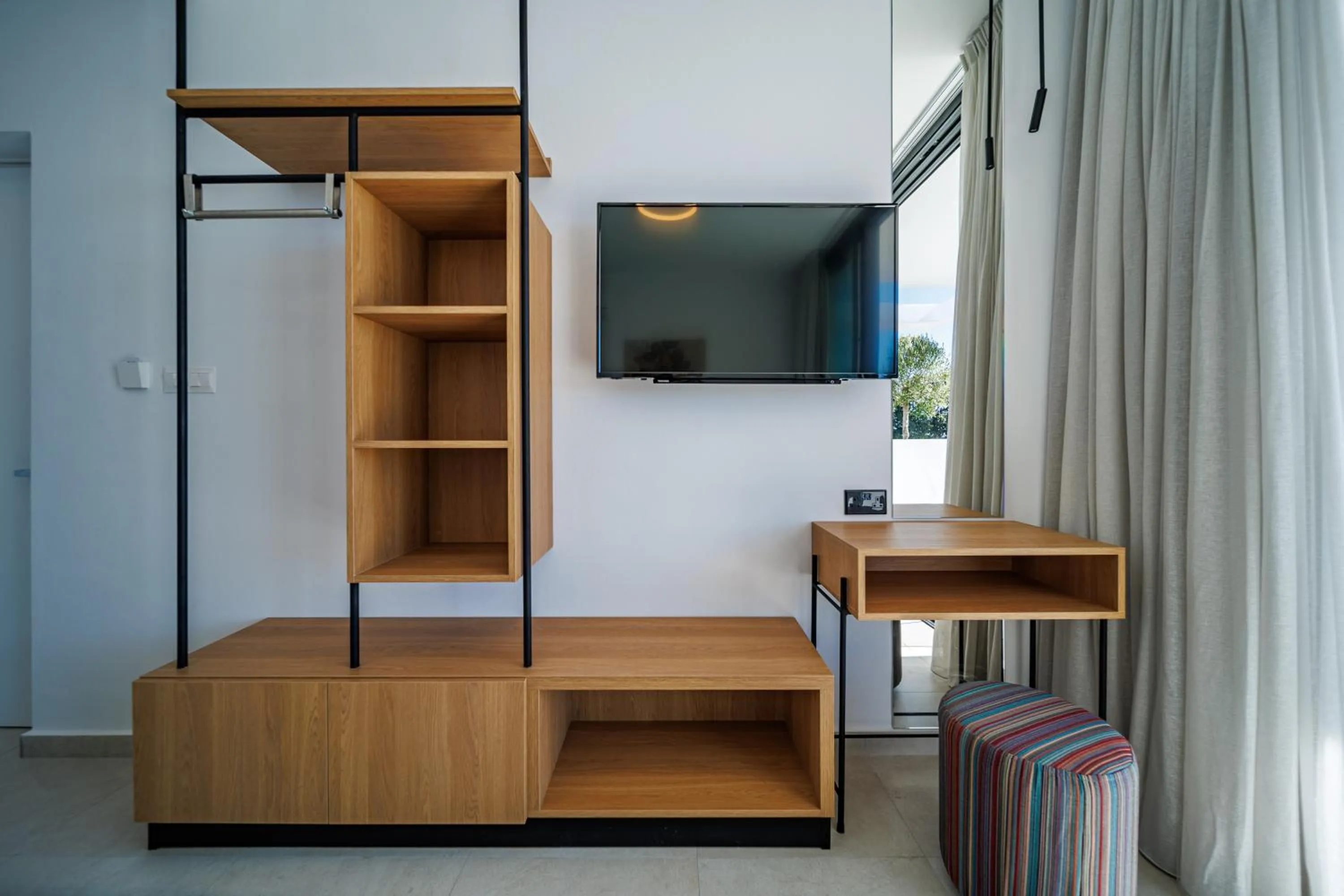 TV and multimedia in Regency Boutique Hotel Holiday Suites