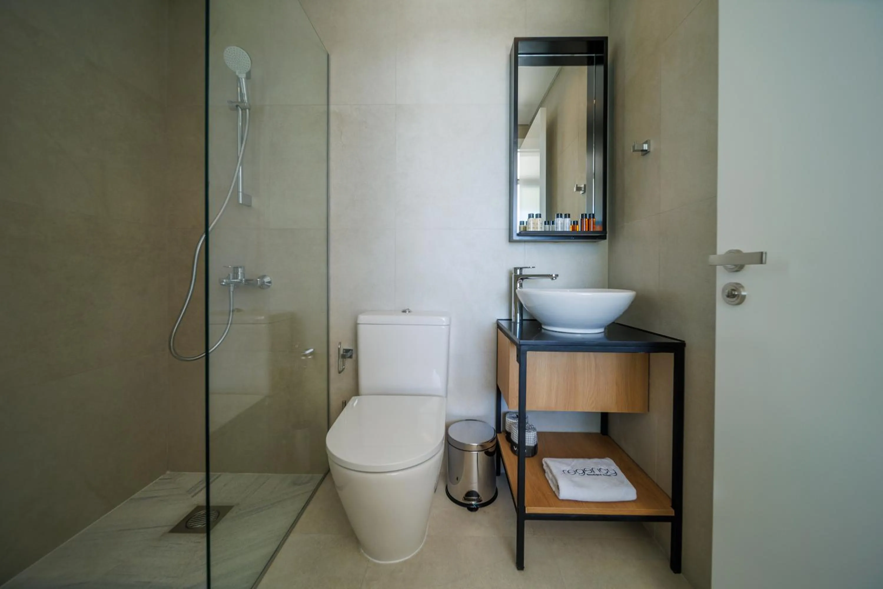 Shower in Regency Boutique Hotel Holiday Suites