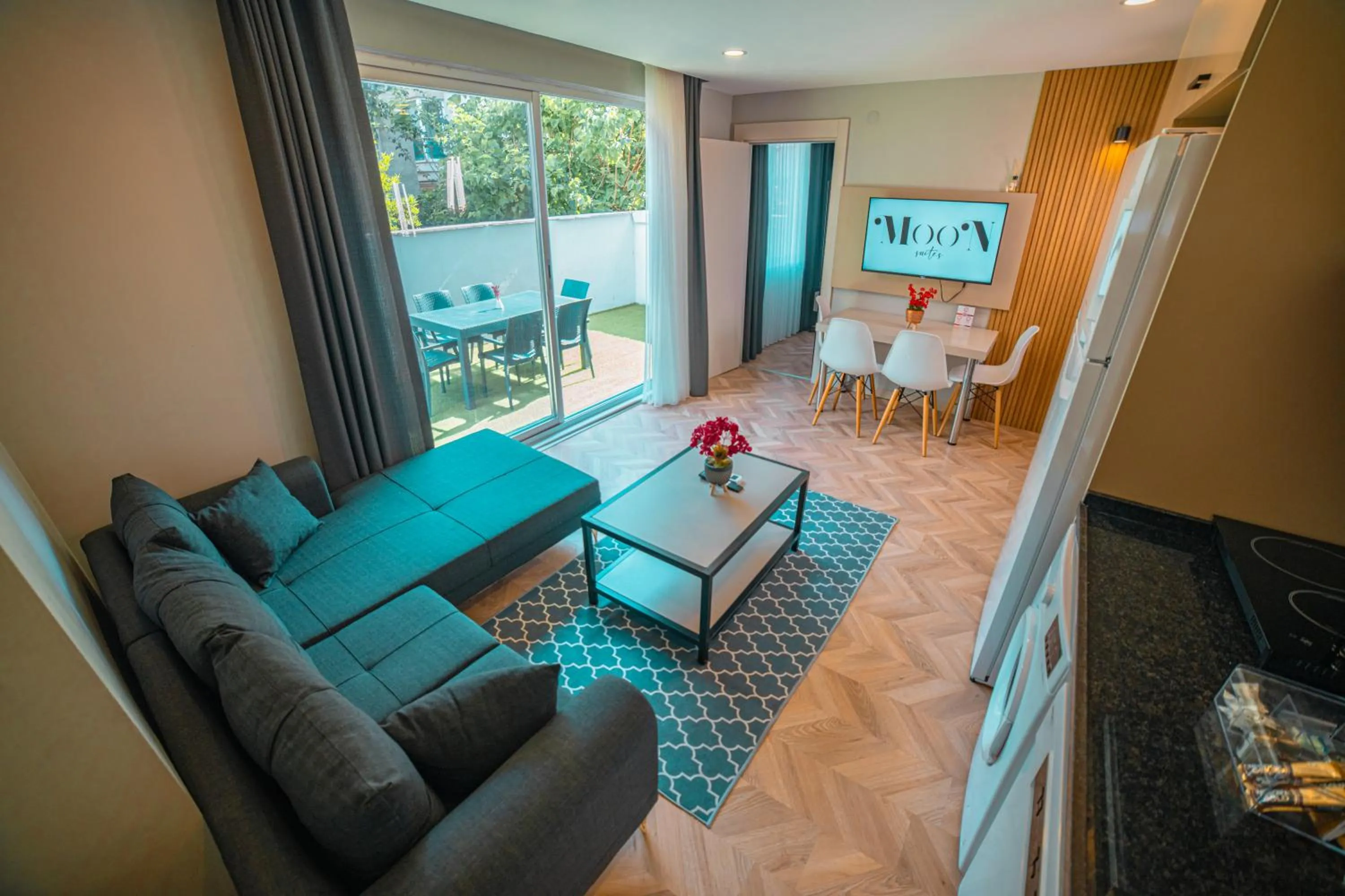 Communal lounge/ TV room in Moon Suites