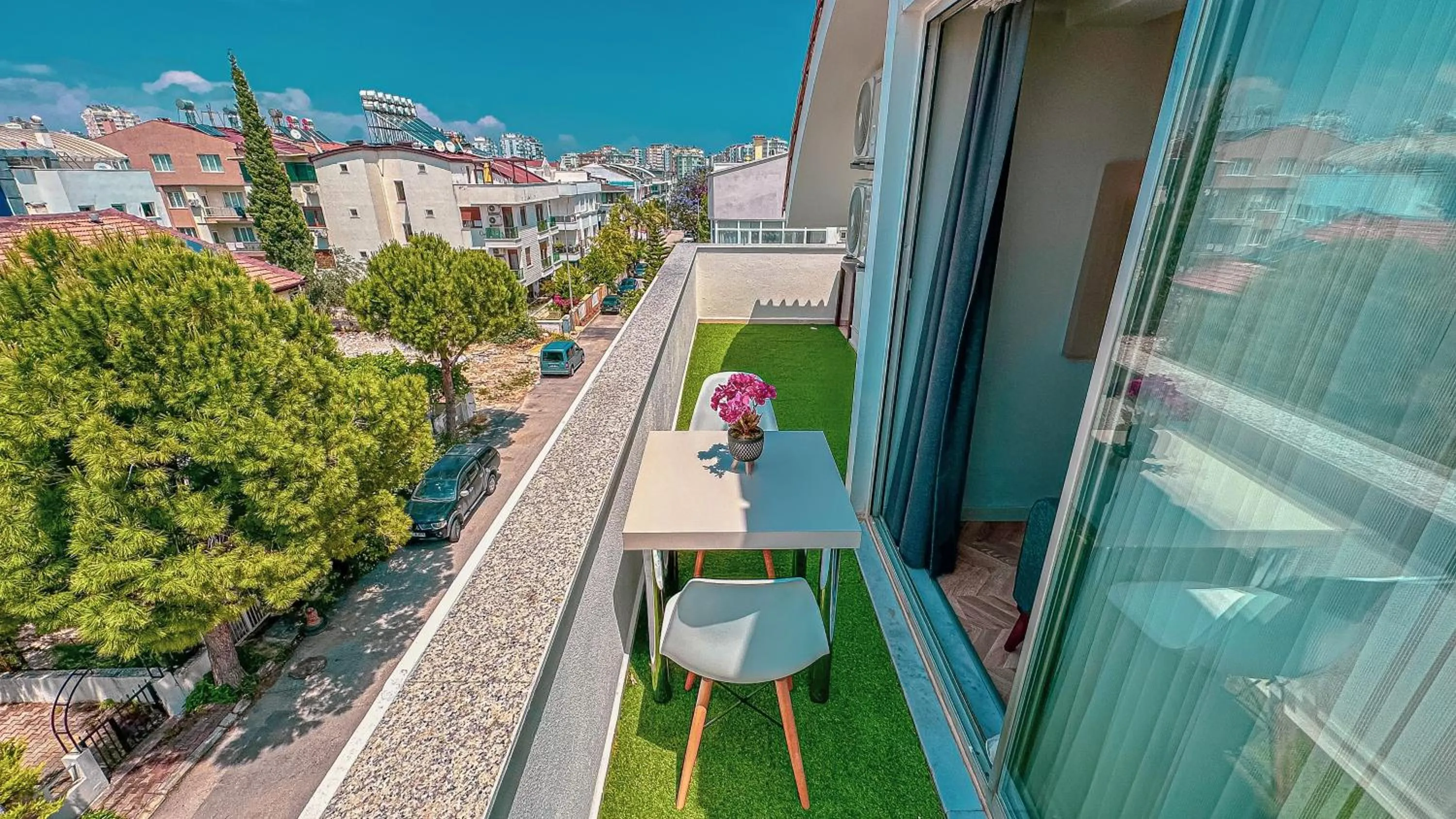 Patio in Moon Suites