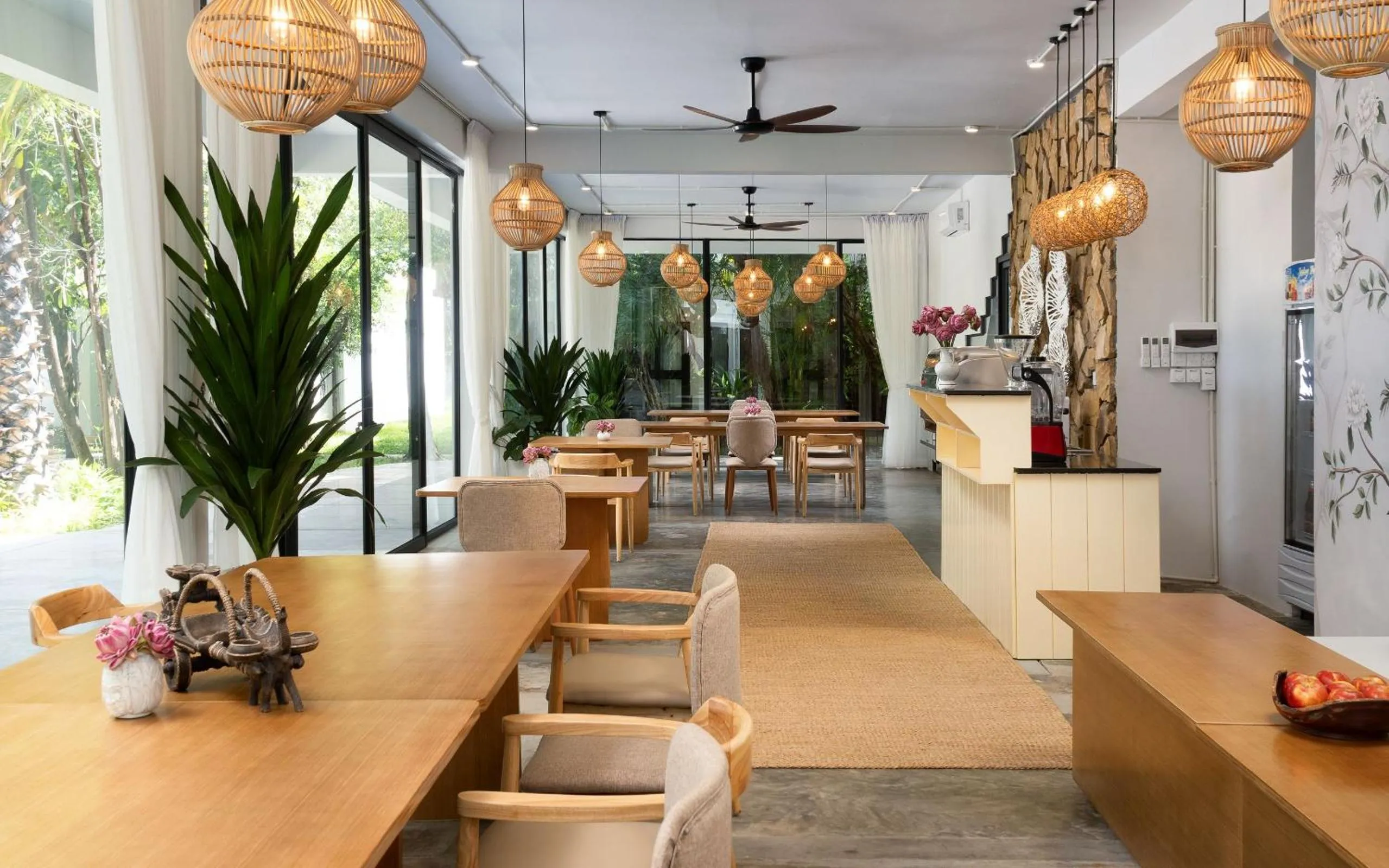 Restaurant/places to eat in The Elephant