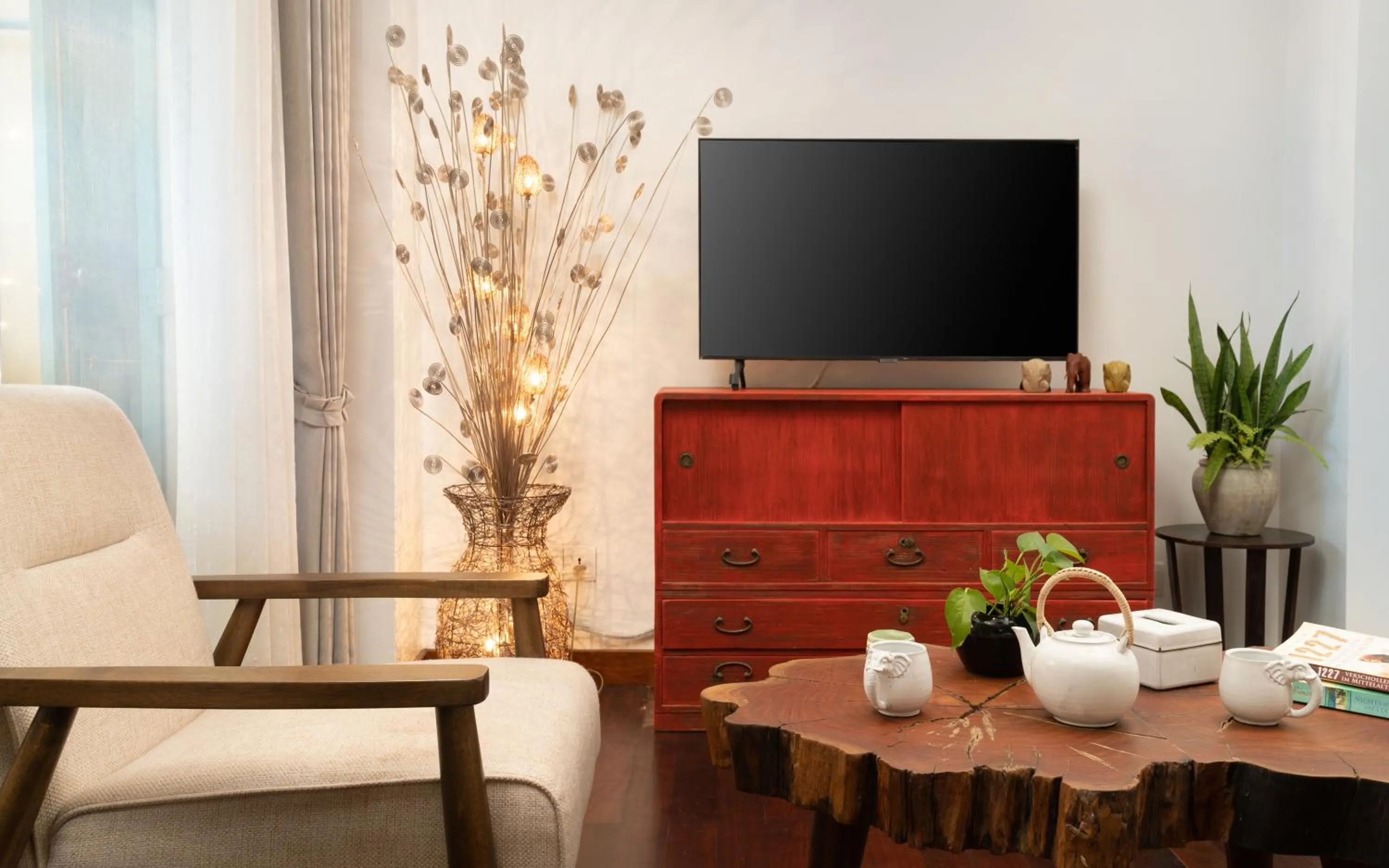 Communal lounge/ TV room in The Elephant