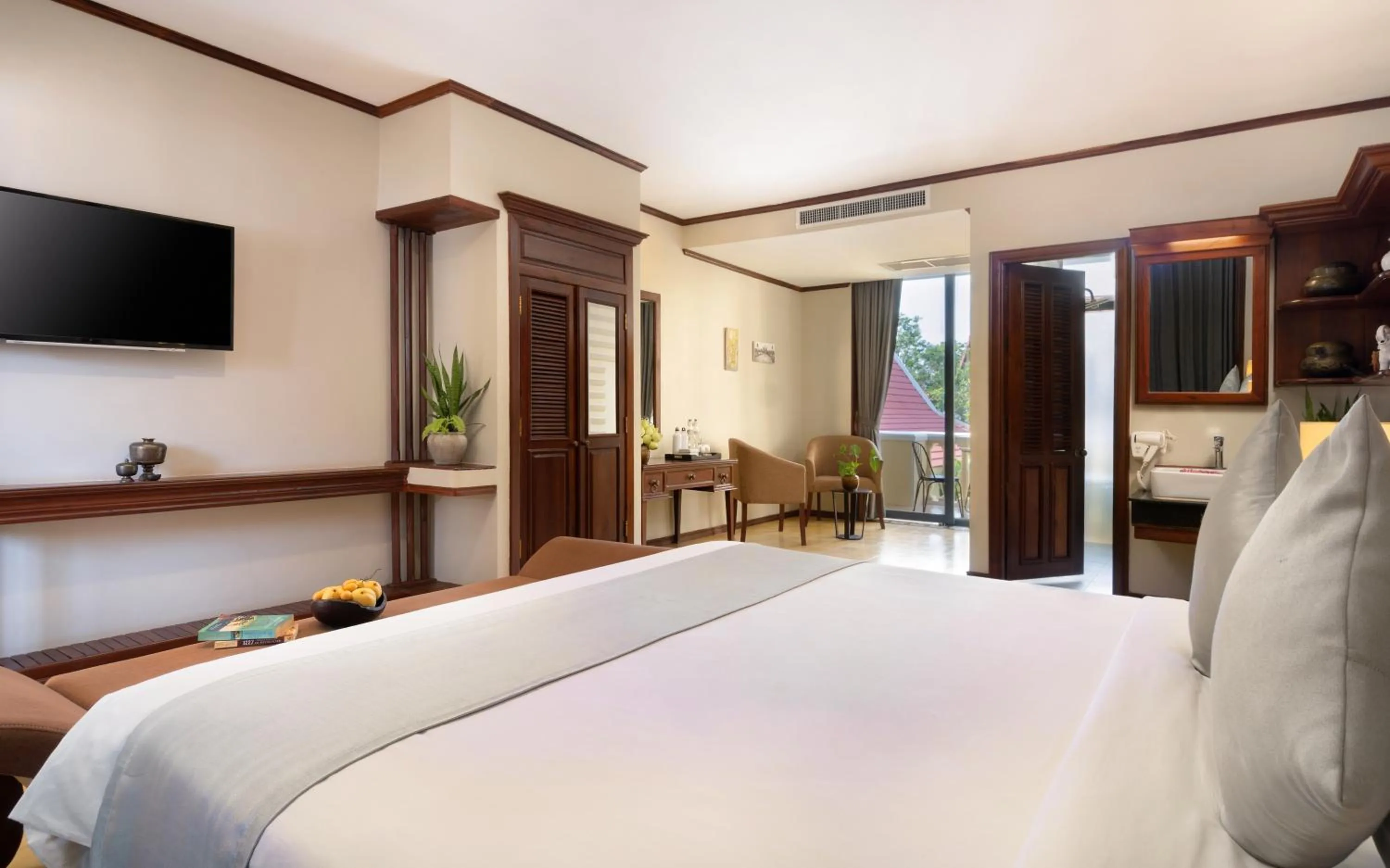 Photo of the whole room, Bed in The Elephant