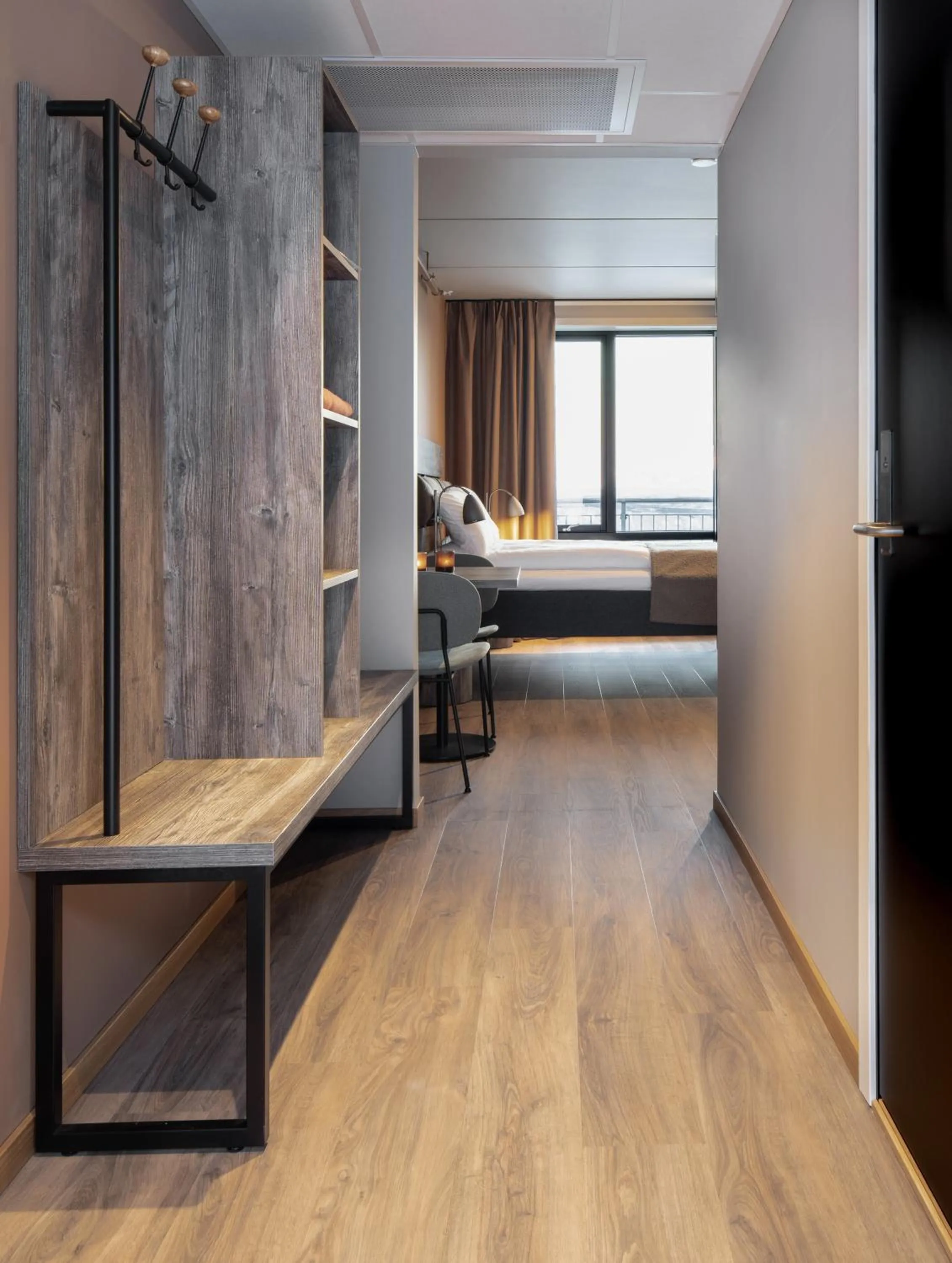 Photo of the whole room, Bed in Basecamp Narvik