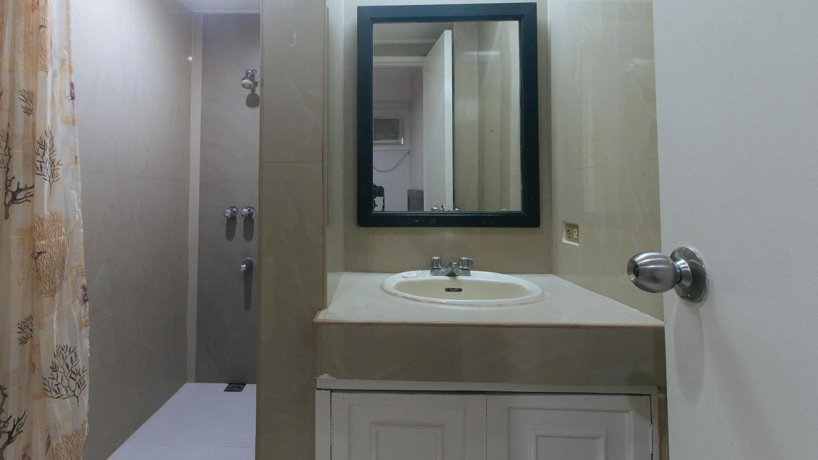 Bathroom in Sunette Tower Makati