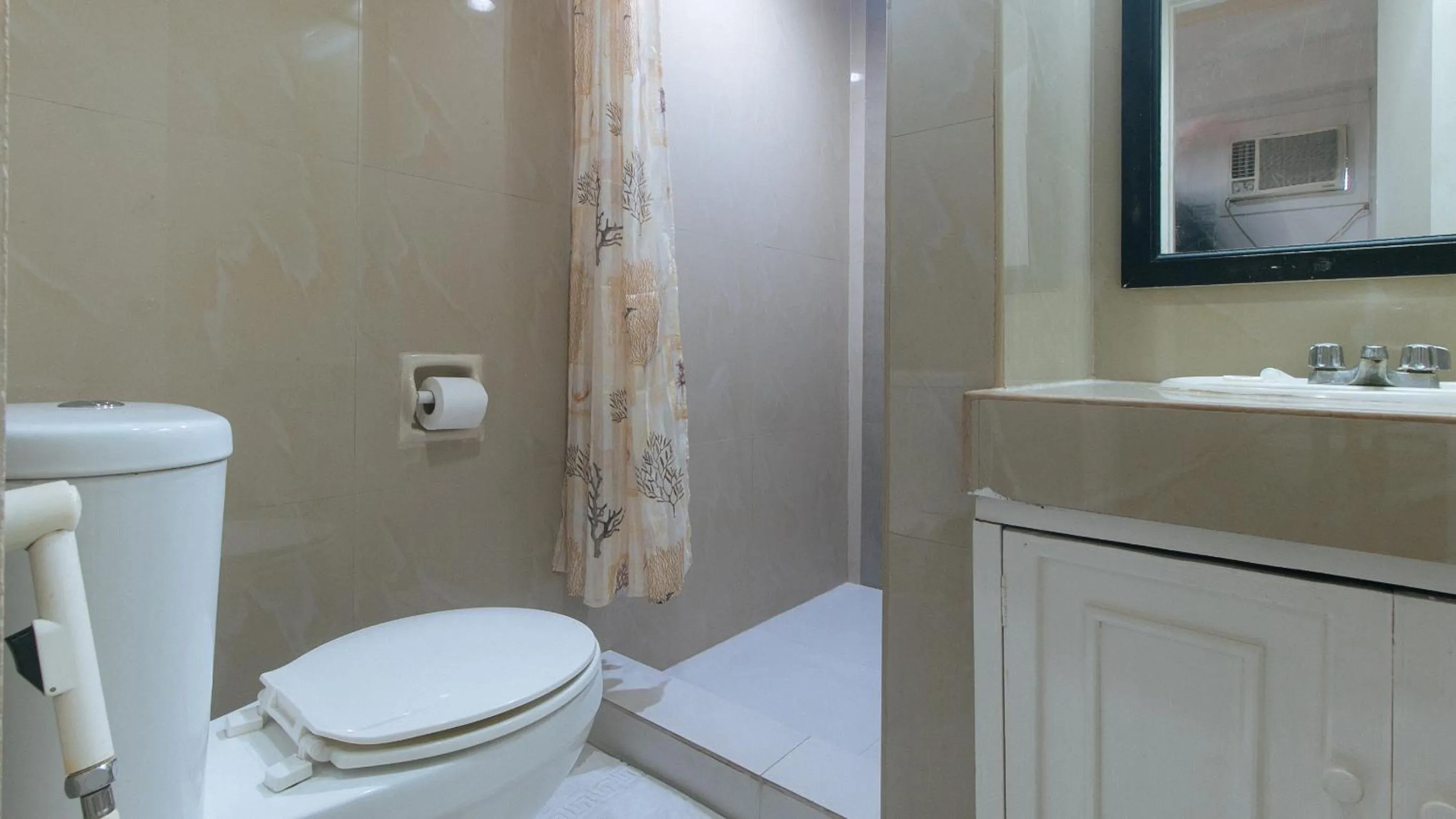 Toilet in Sunette Tower Makati