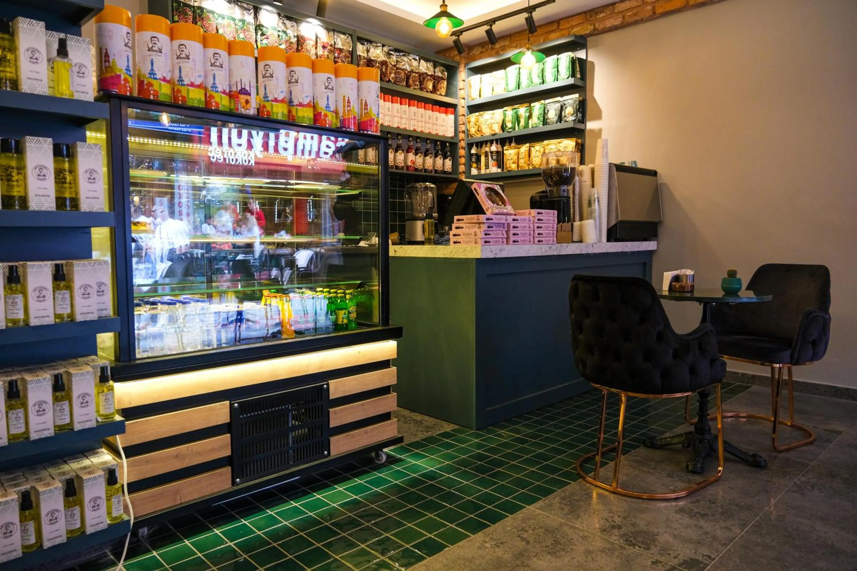 Restaurant/places to eat in Hotel Martin