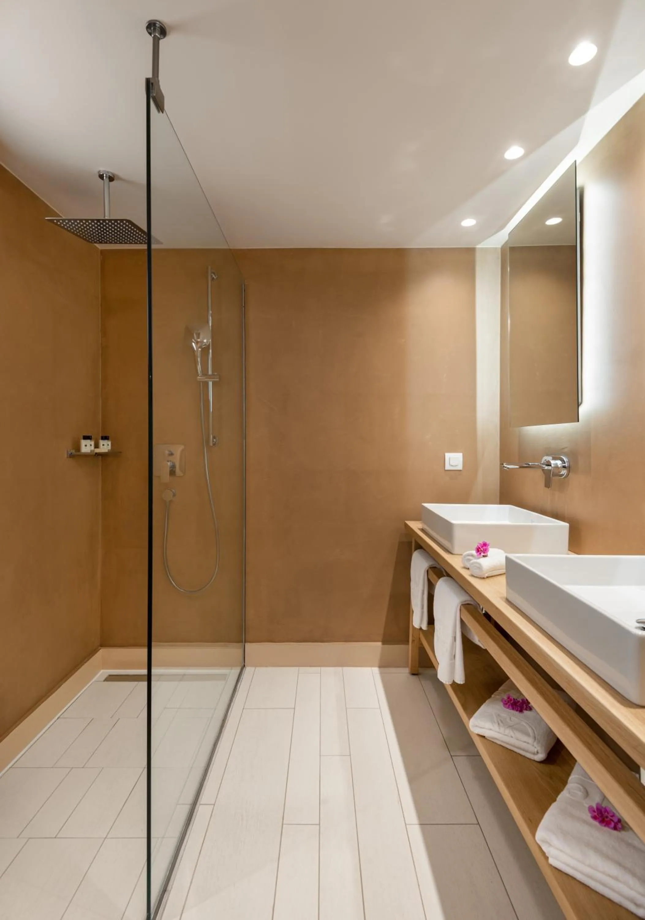 Shower in Eagles Palace - Small Luxury Hotels of the World