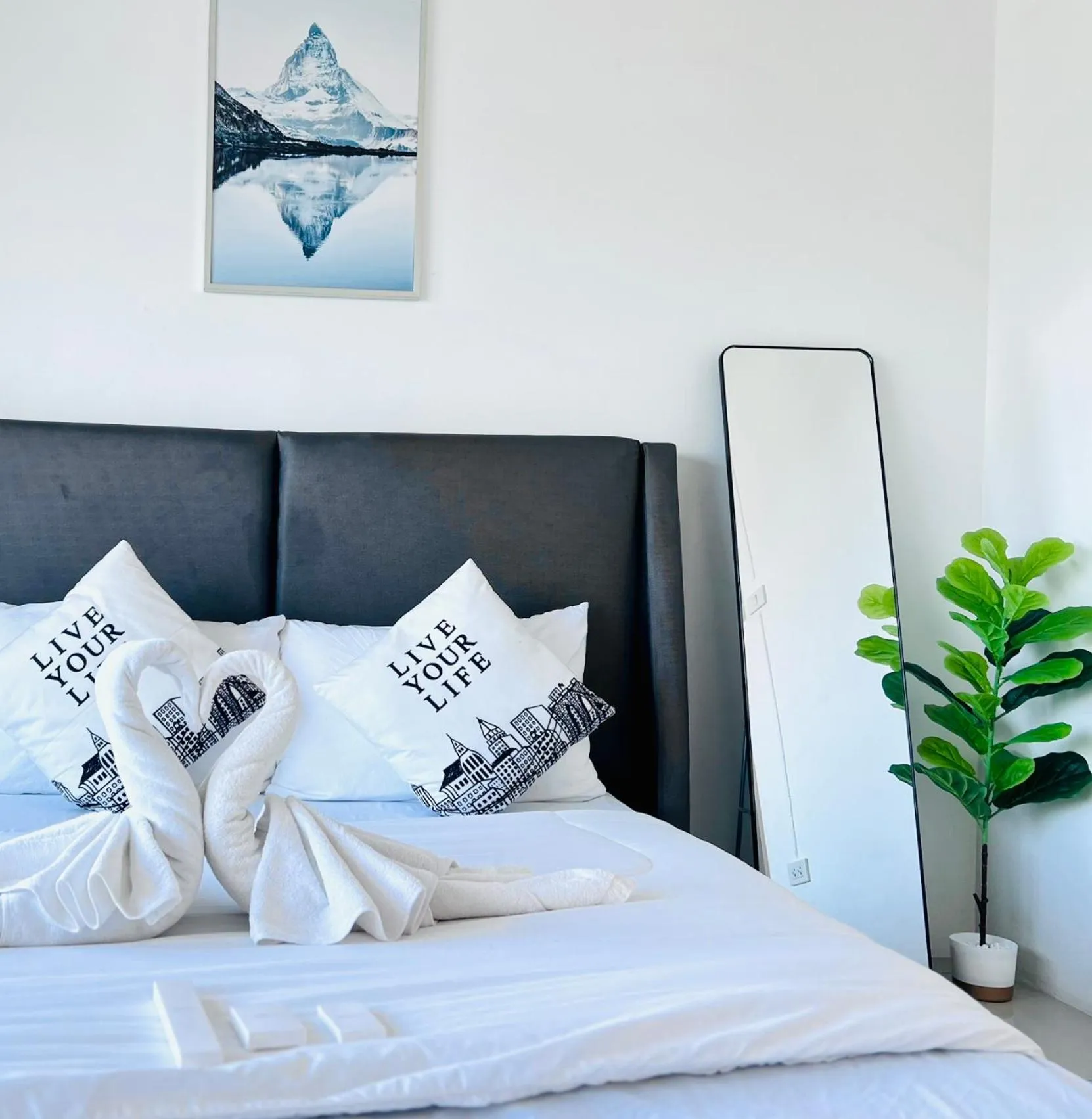 Photo of the whole room, Bed in The Sunset Bangsaen