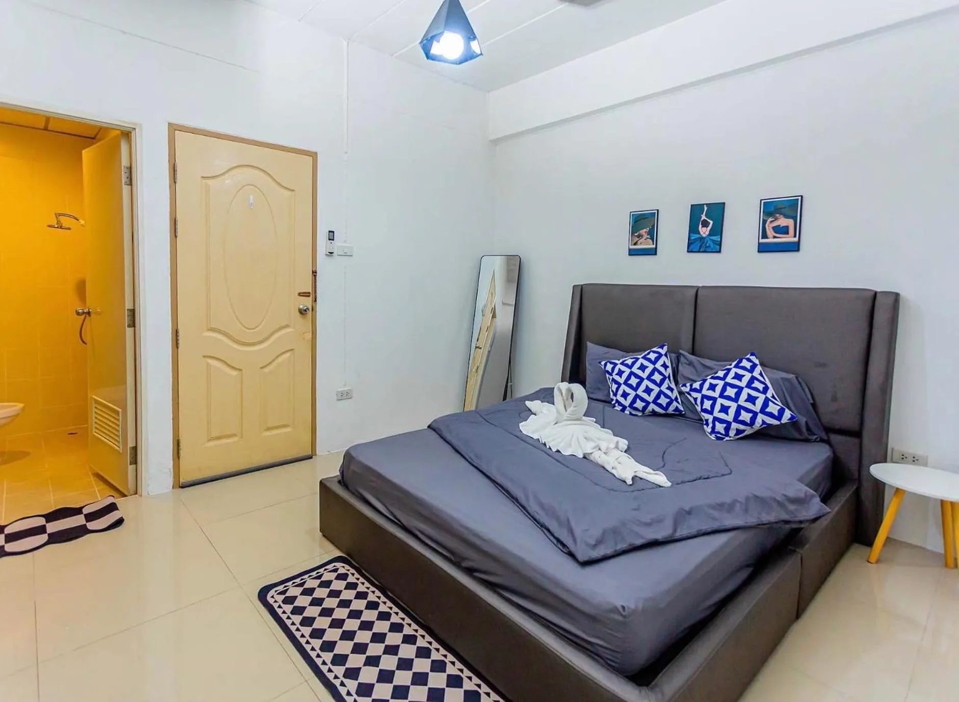 Bed in The Sunset Bangsaen Hotel