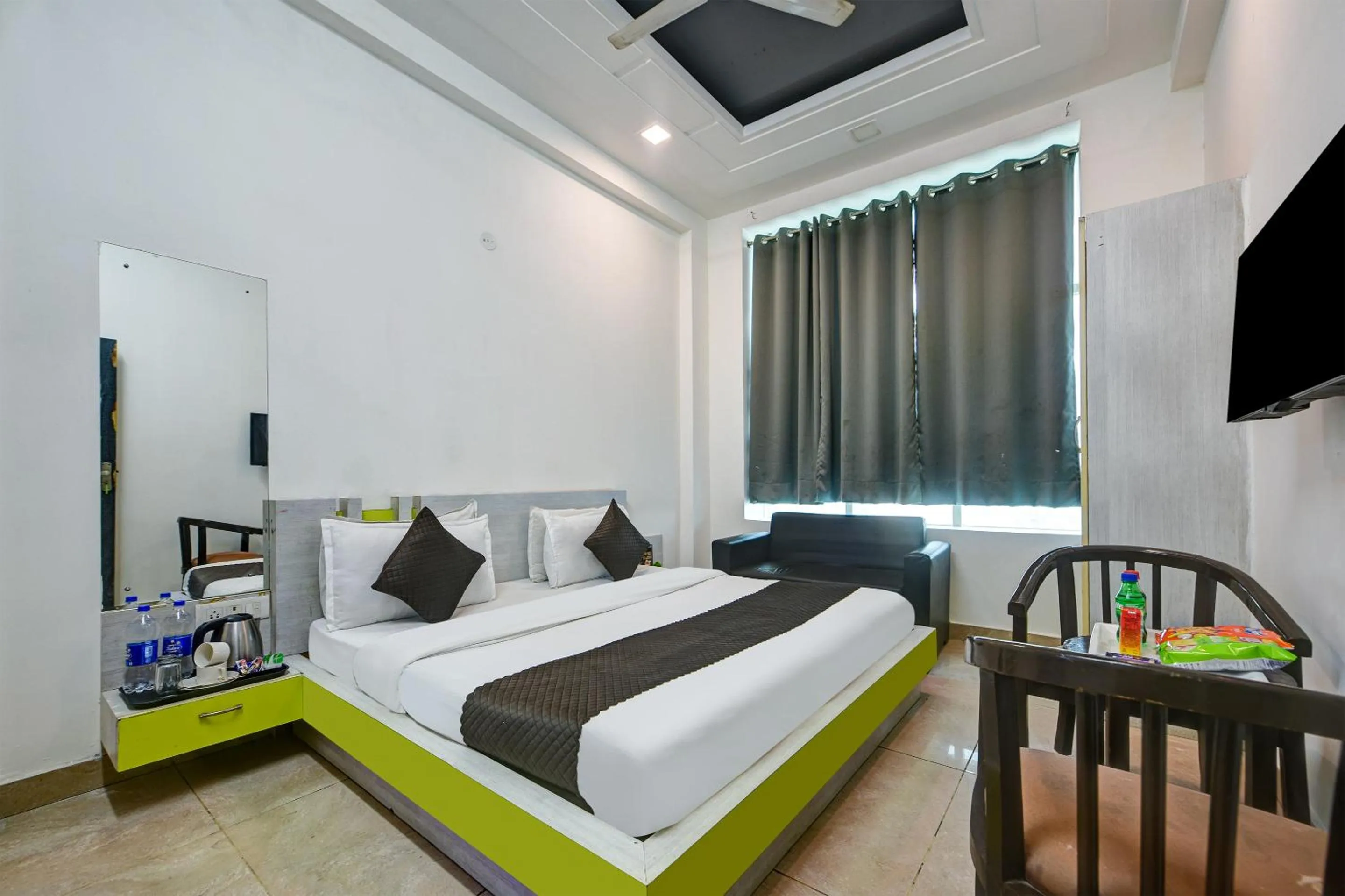 Communal lounge/ TV room, Bed in Hotel Cladis by Quadis - Sector 15 Noida
