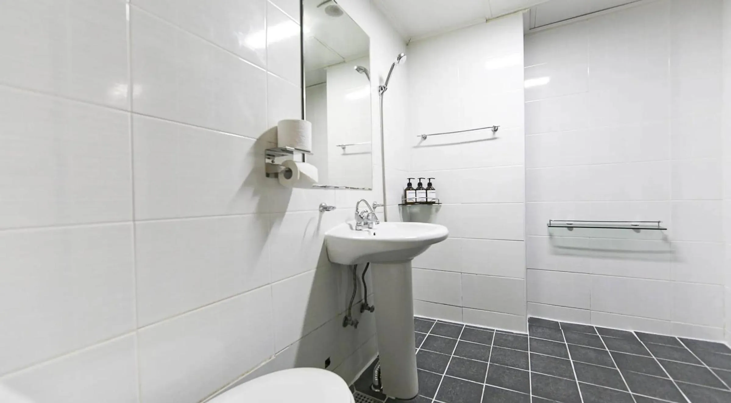 Toilet in The Oakra Hotel