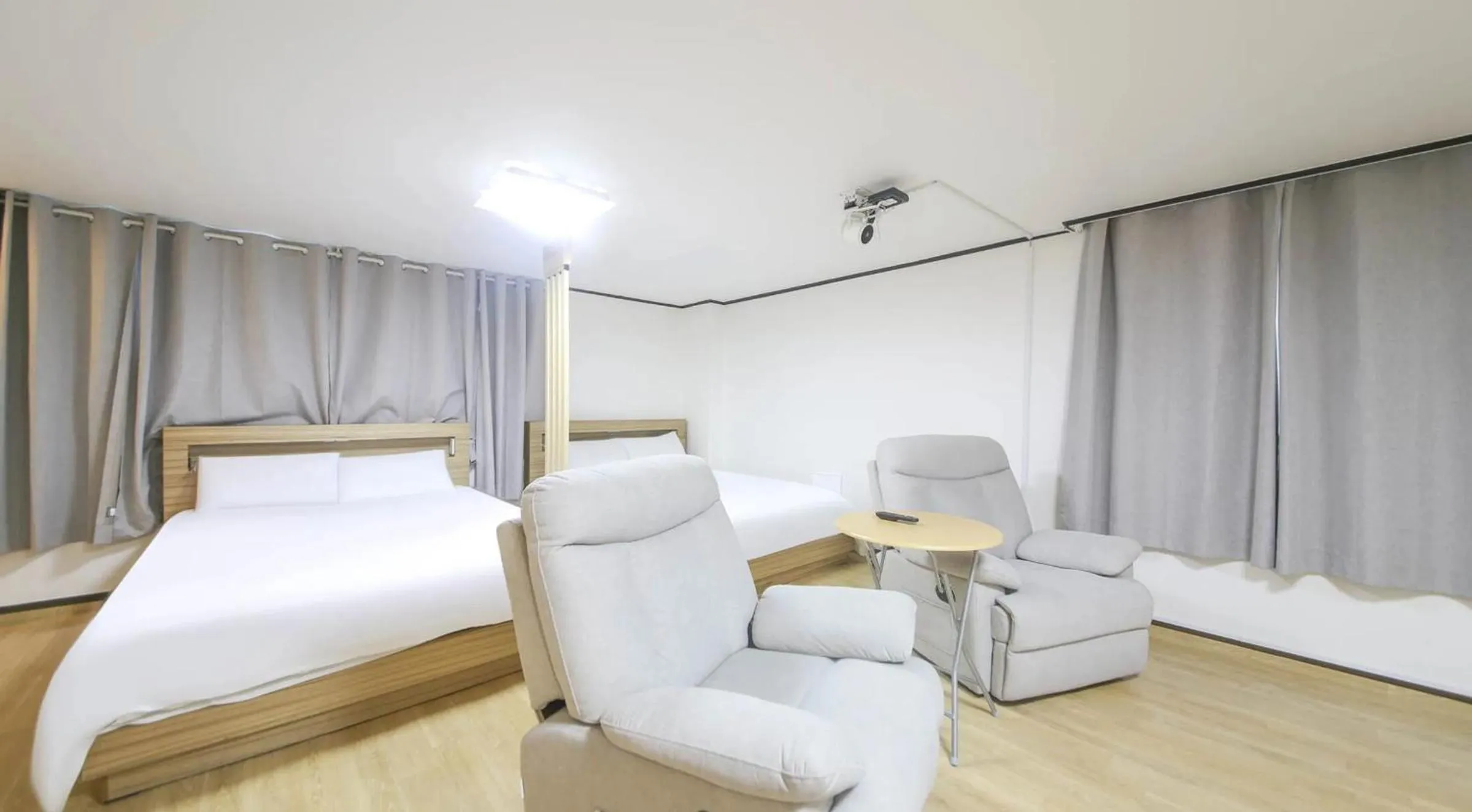 Photo of the whole room, Bed in The Oakra Hotel