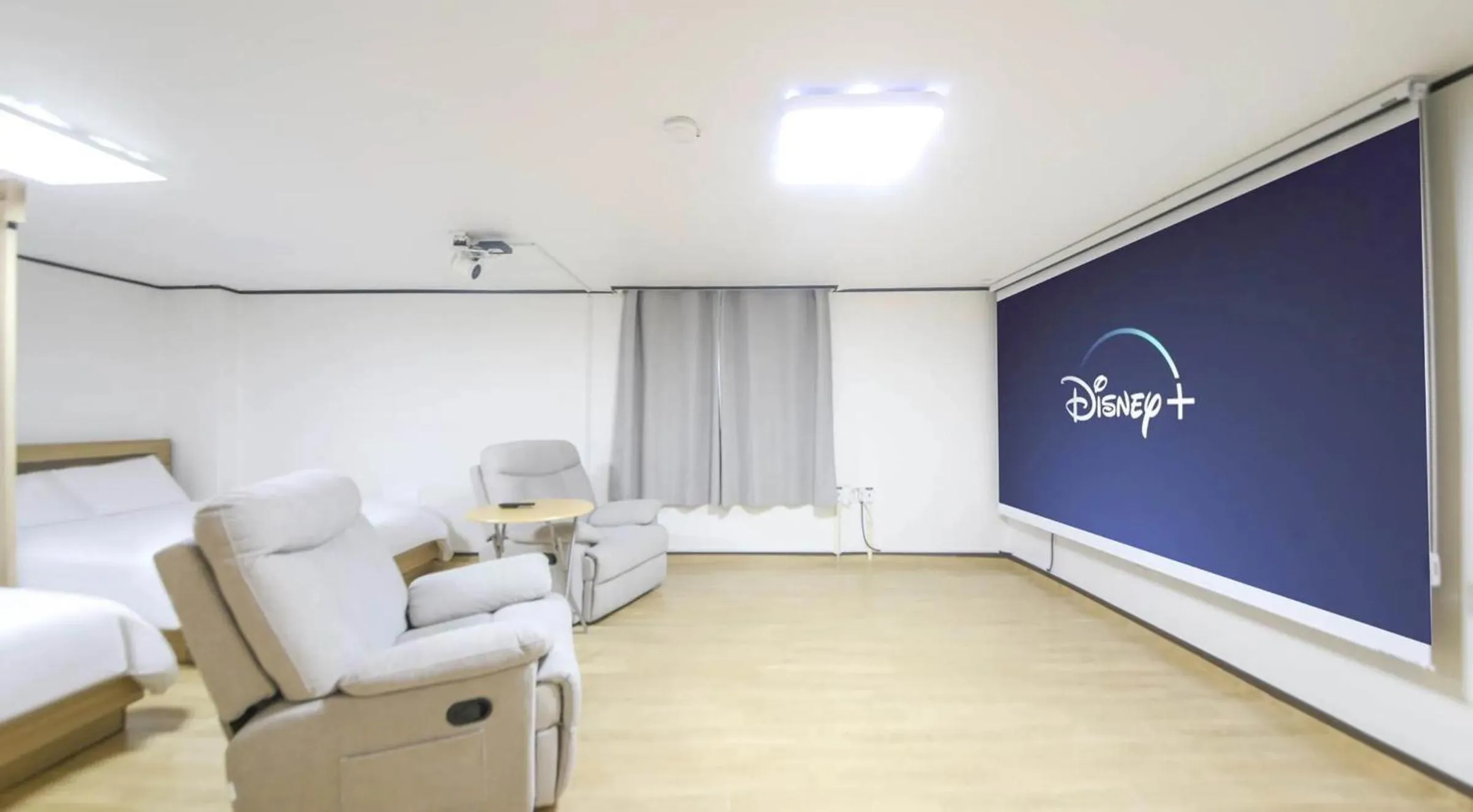 Photo of the whole room in The Oakra Hotel