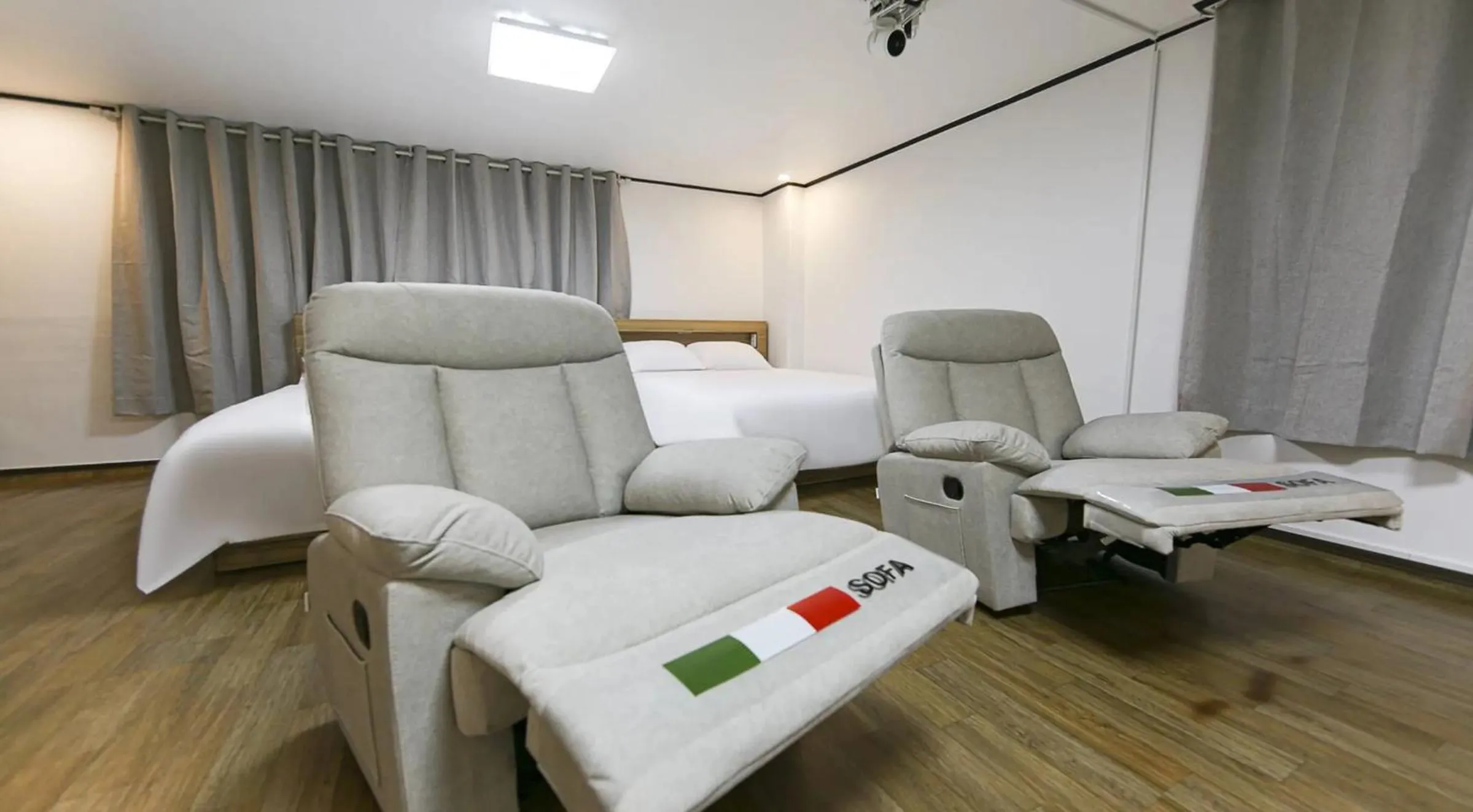 Photo of the whole room, Bed in The Oakra Hotel