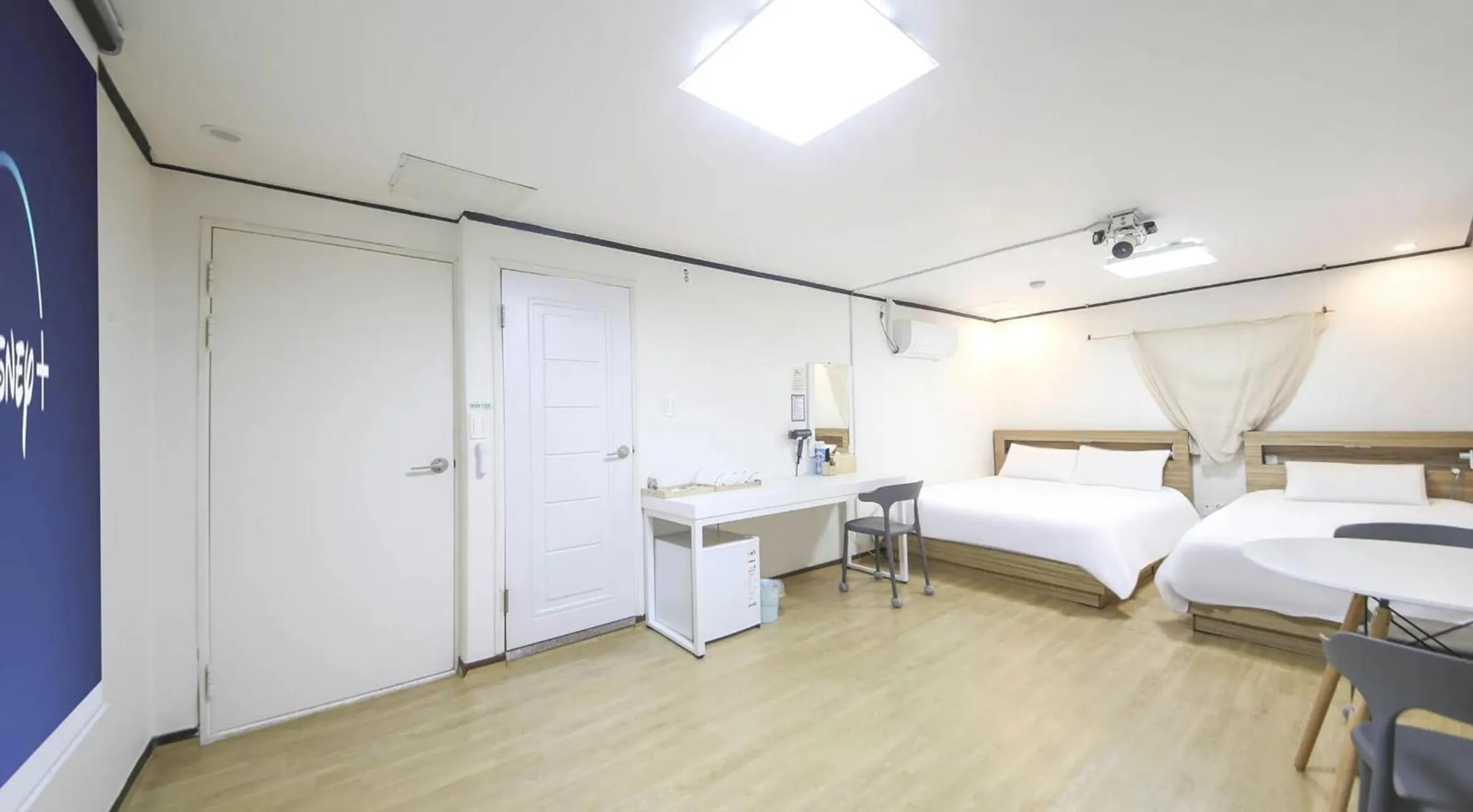 Photo of the whole room, Bed in The Oakra Hotel