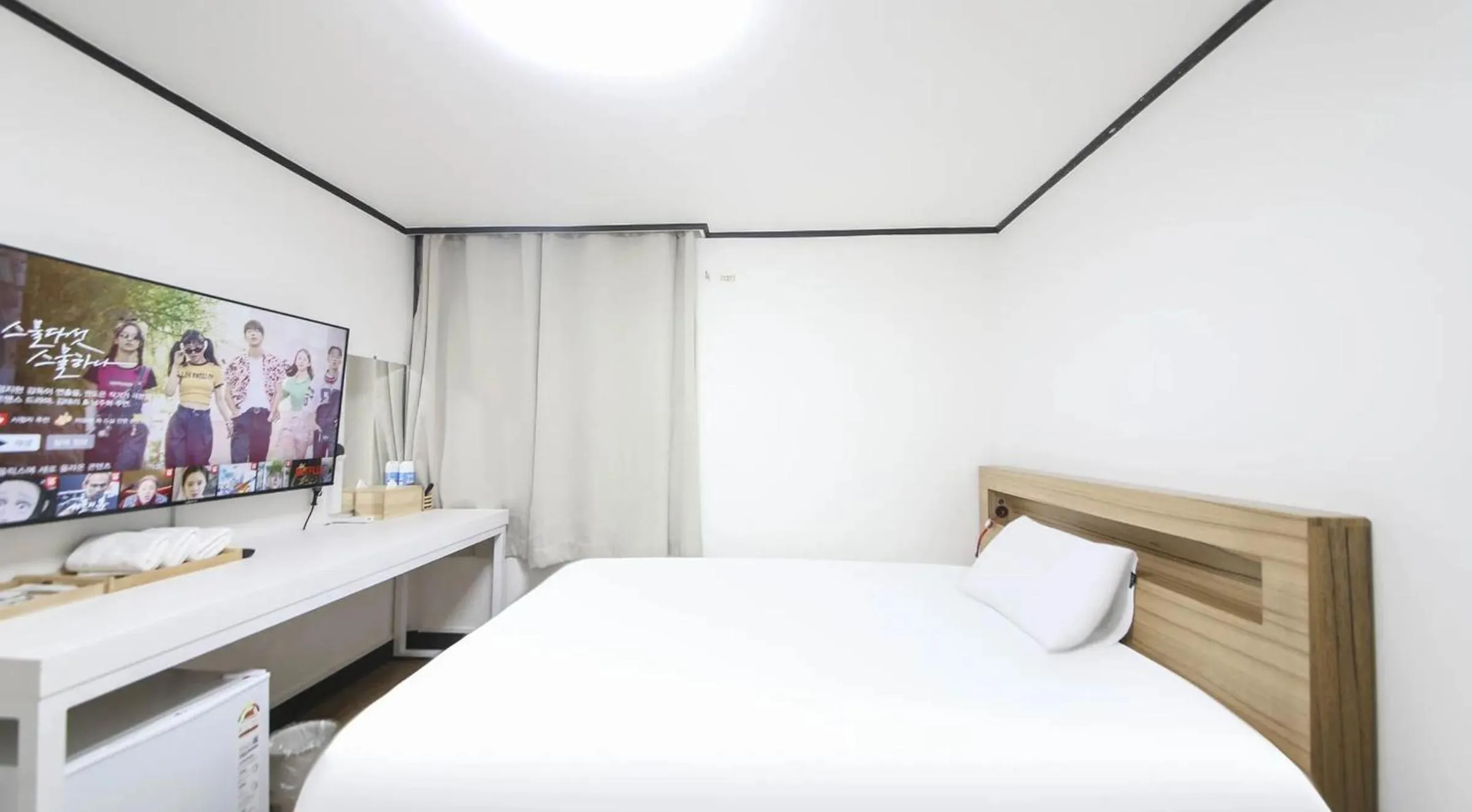 Photo of the whole room, Bed in The Oakra Hotel