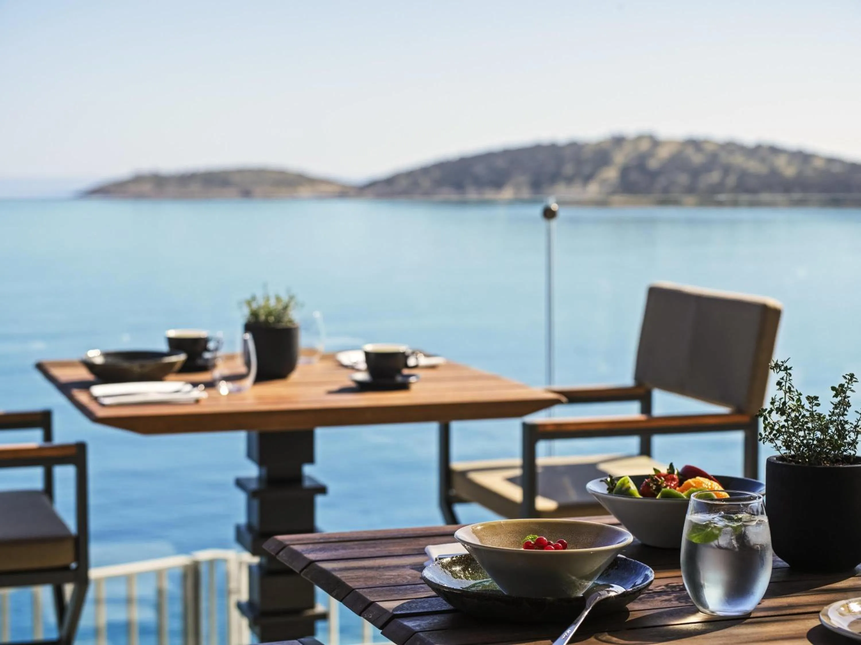 Restaurant/places to eat in NIKO Seaside Resort MGallery