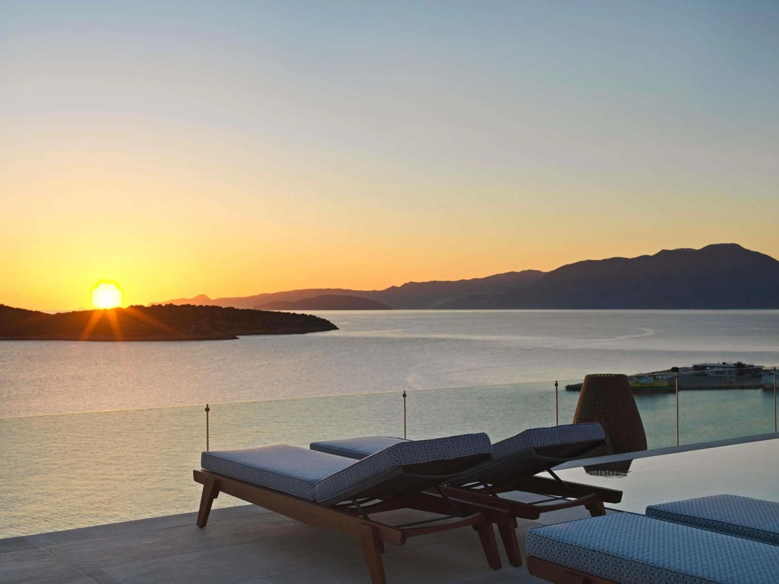 Lounge or bar in NIKO Seaside Resort MGallery