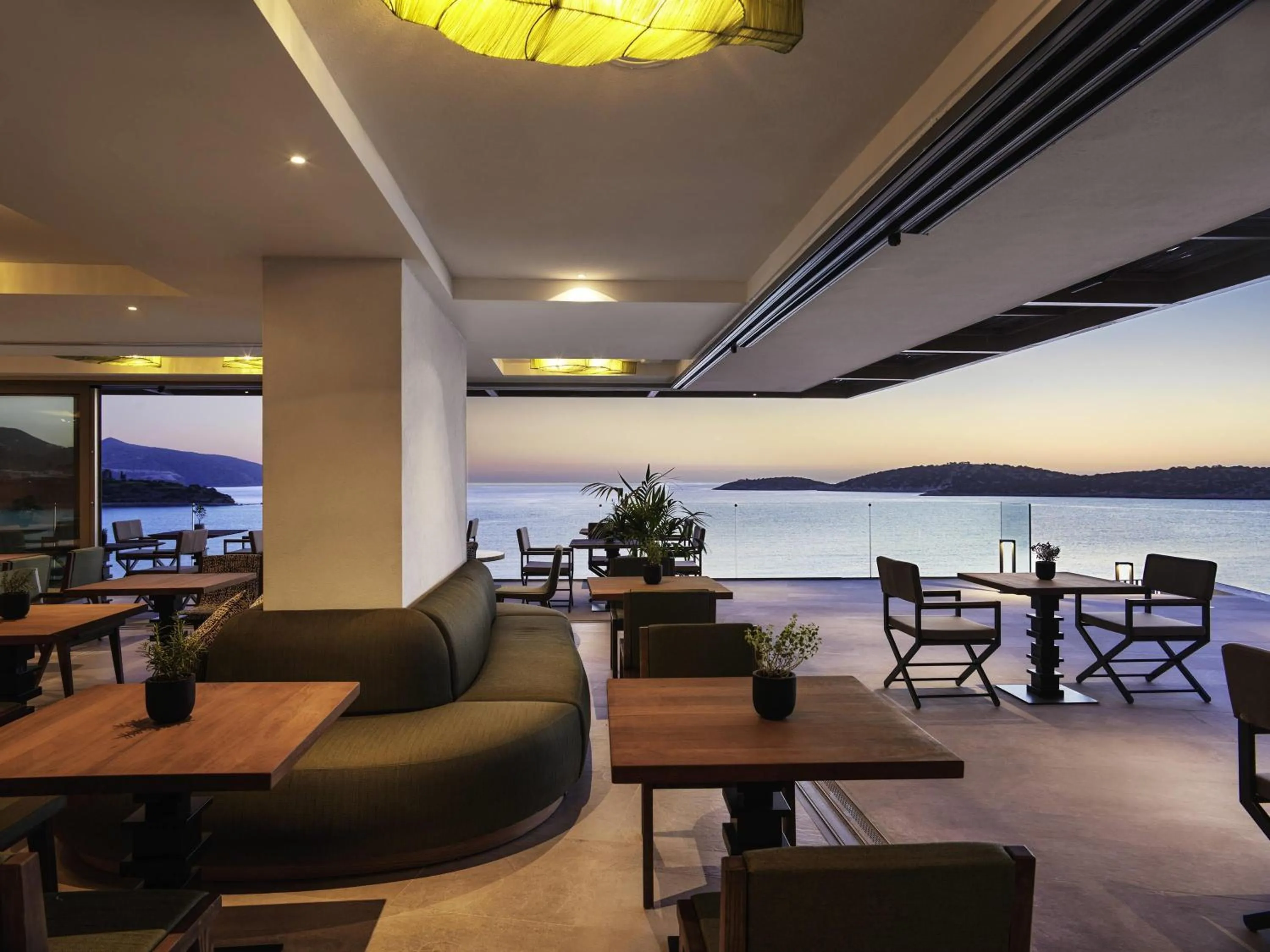 Restaurant/places to eat in NIKO Seaside Resort MGallery