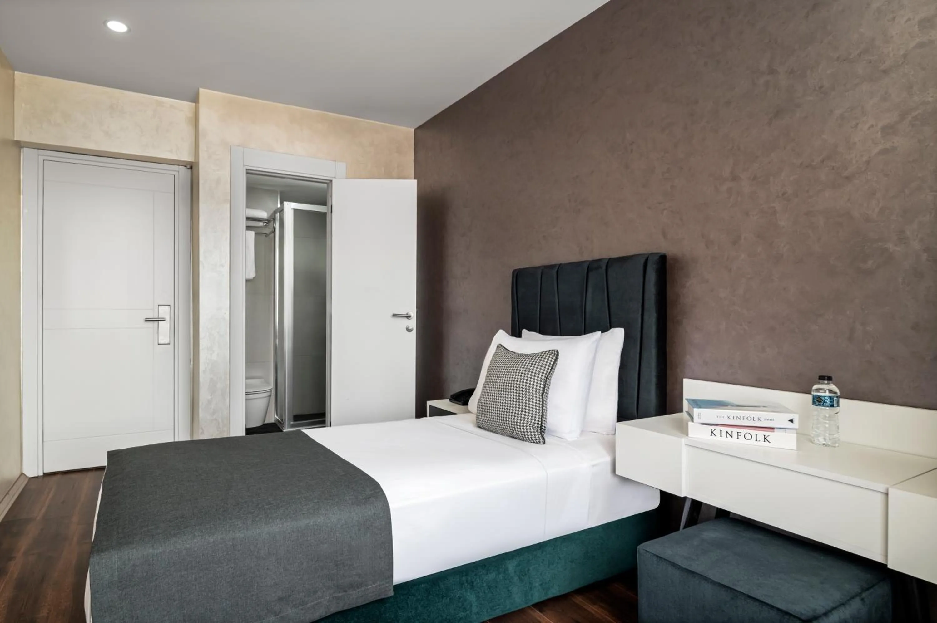 Photo of the whole room, Bed in İstanbul Efes Hotel