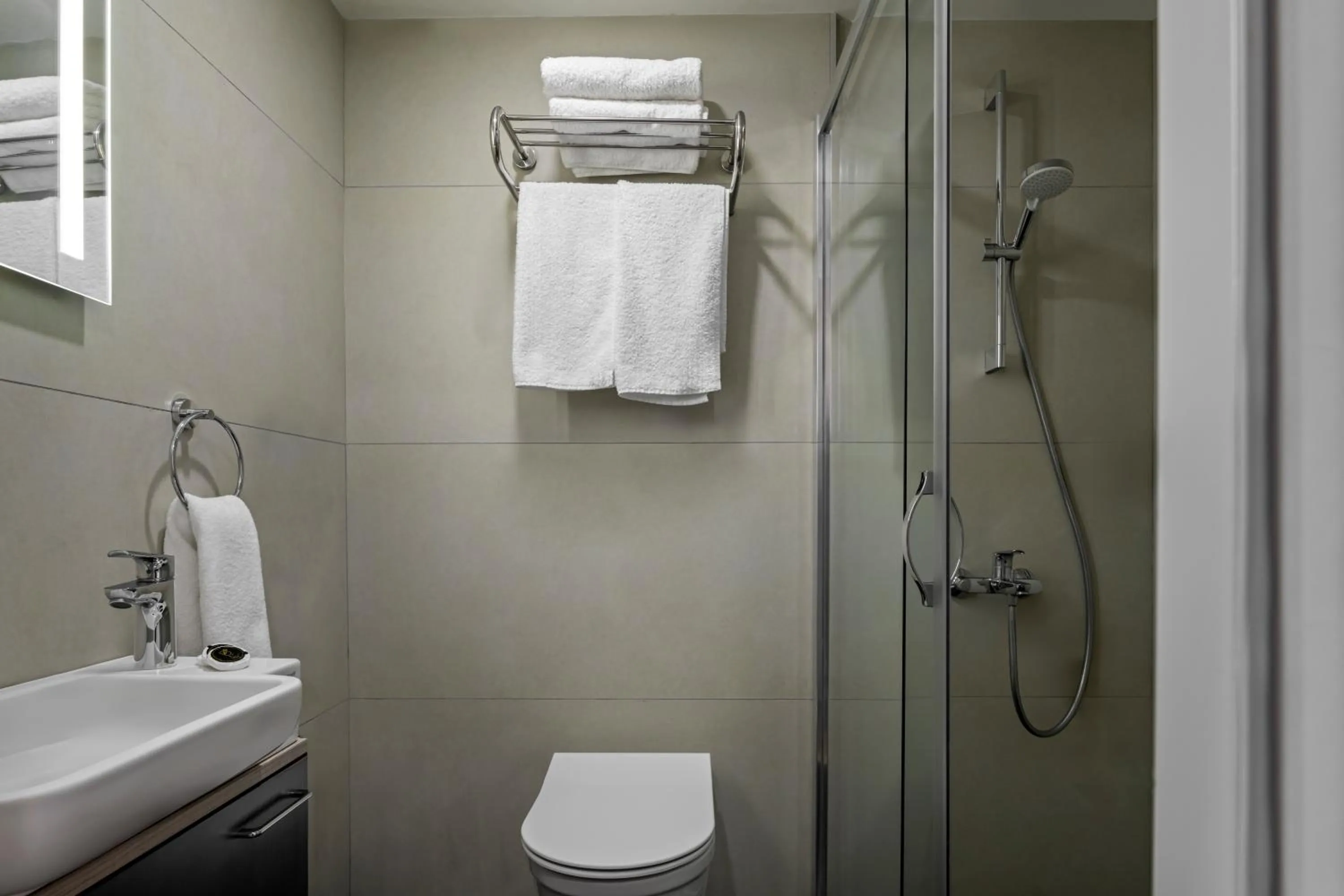 Shower in İstanbul Efes Hotel