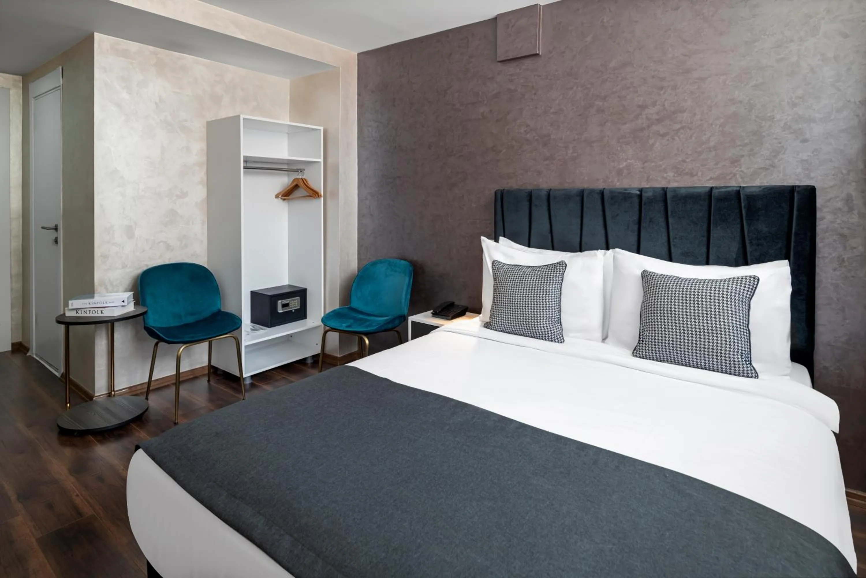 Photo of the whole room, Bed in İstanbul Efes Hotel