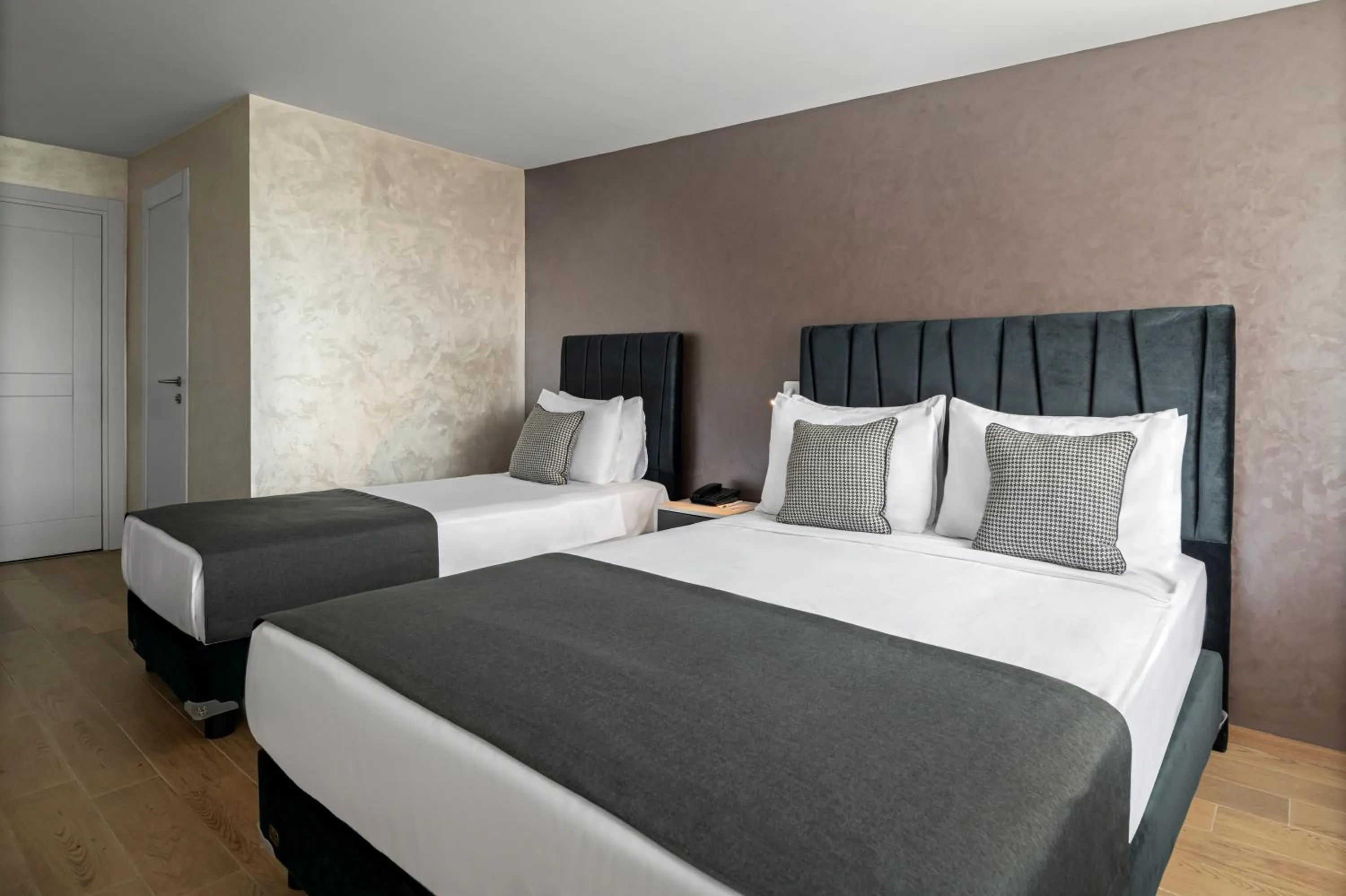 Photo of the whole room, Bed in İstanbul Efes Hotel