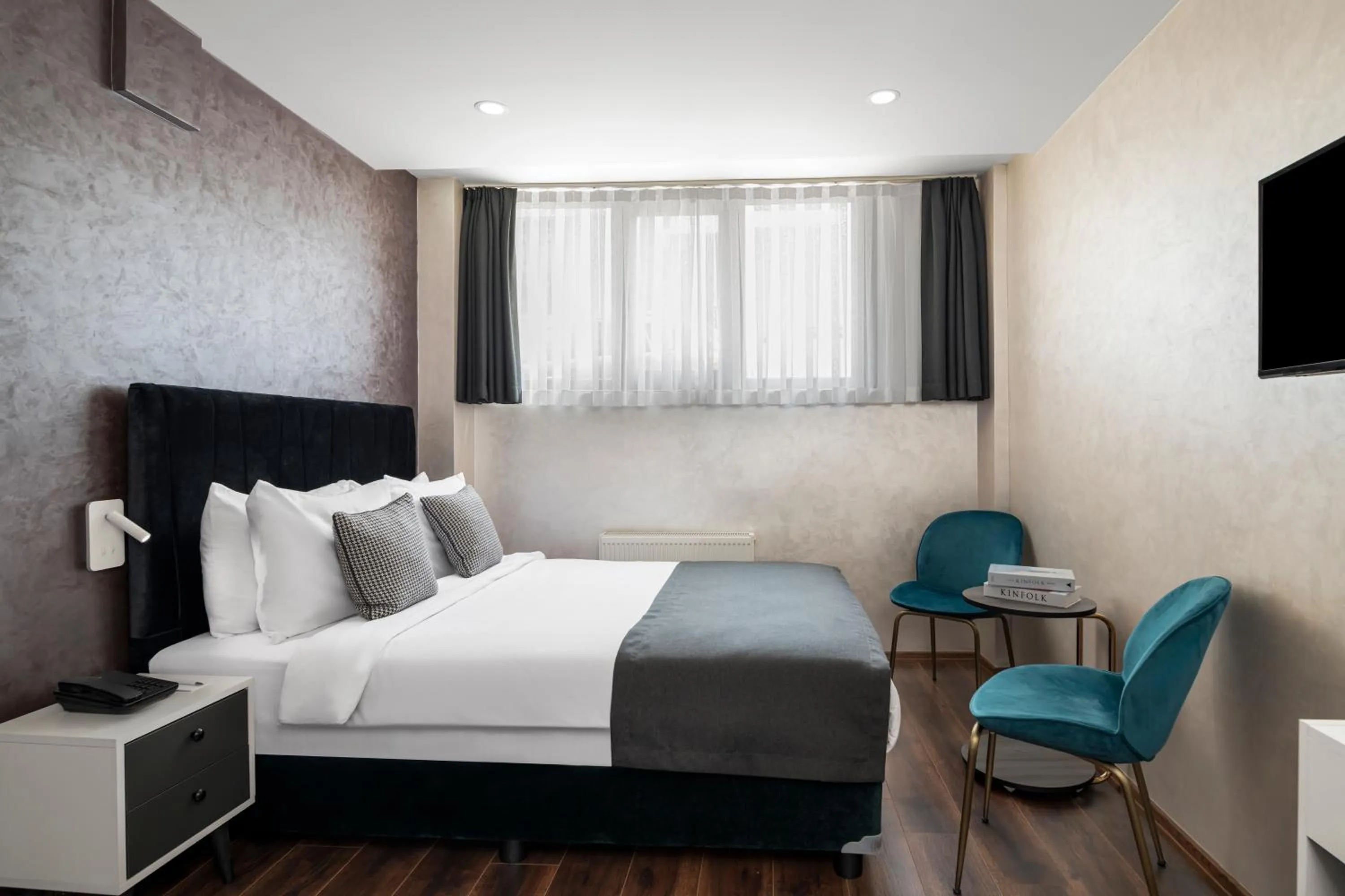 Photo of the whole room, Bed in İstanbul Efes Hotel