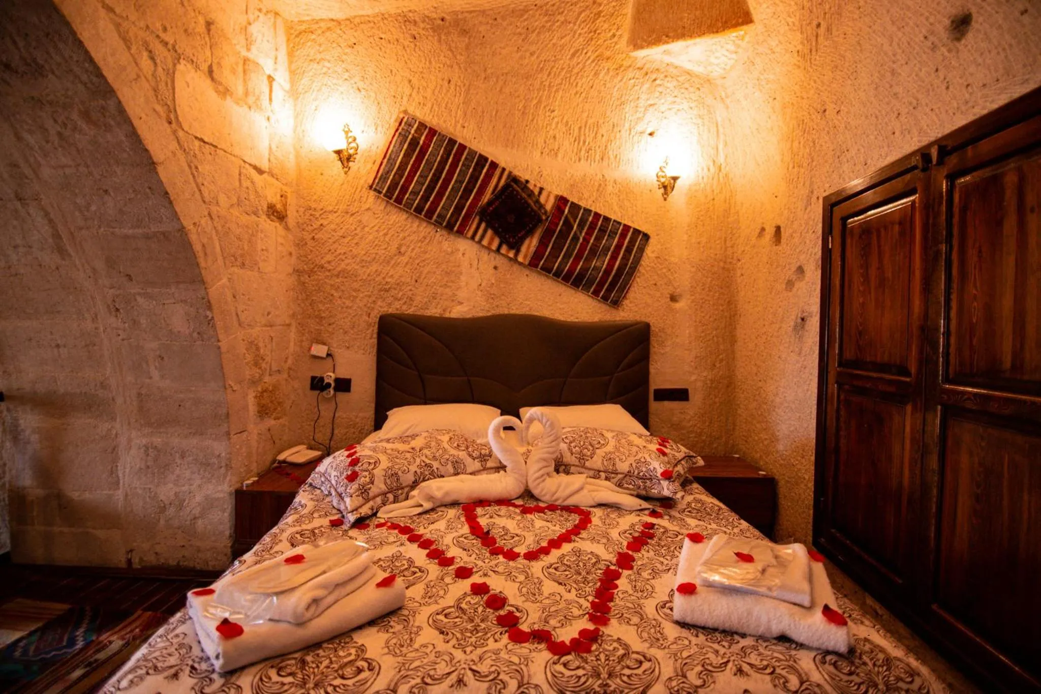 Bed in Katapa Special Cave