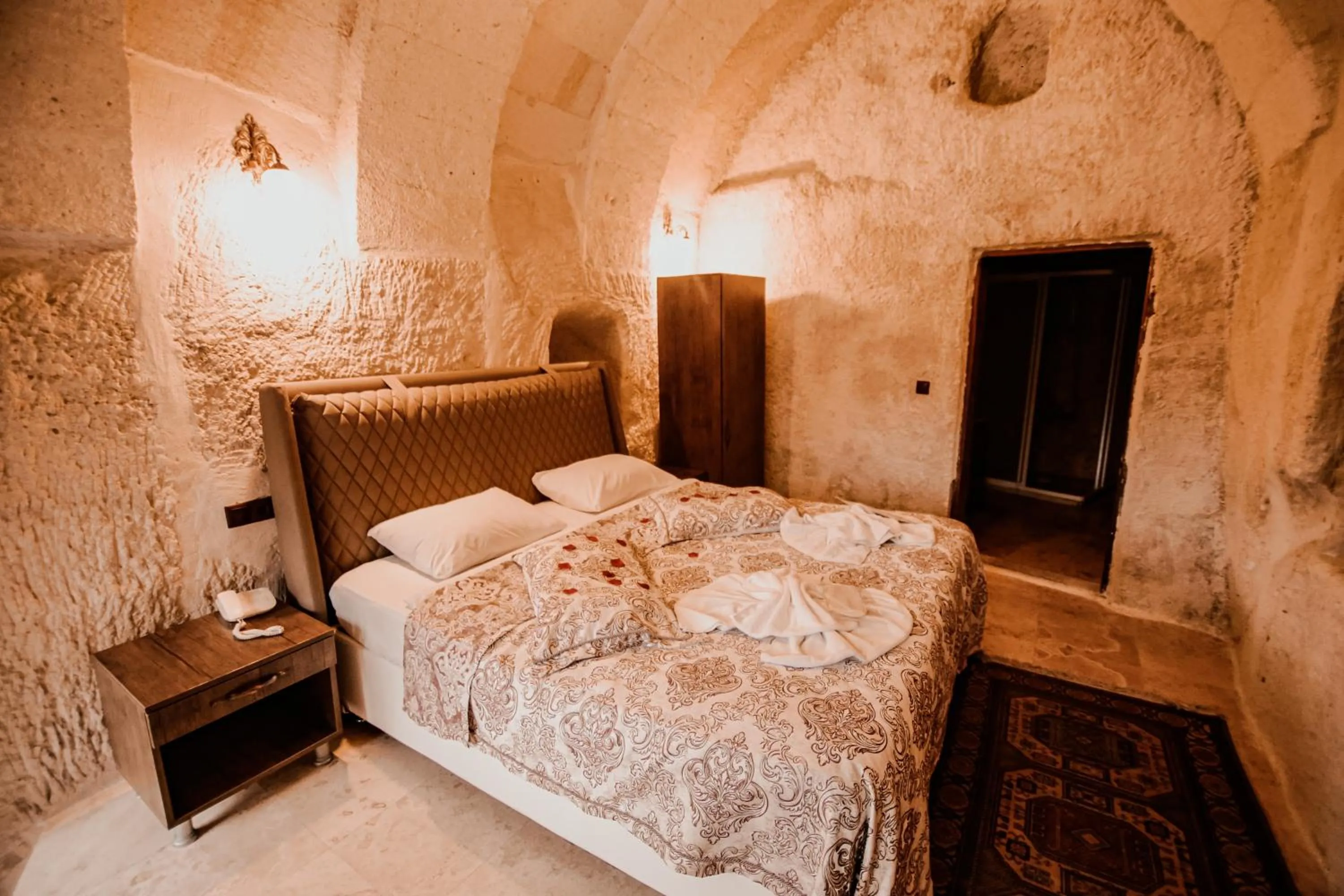 Bed in Katapa Special Cave