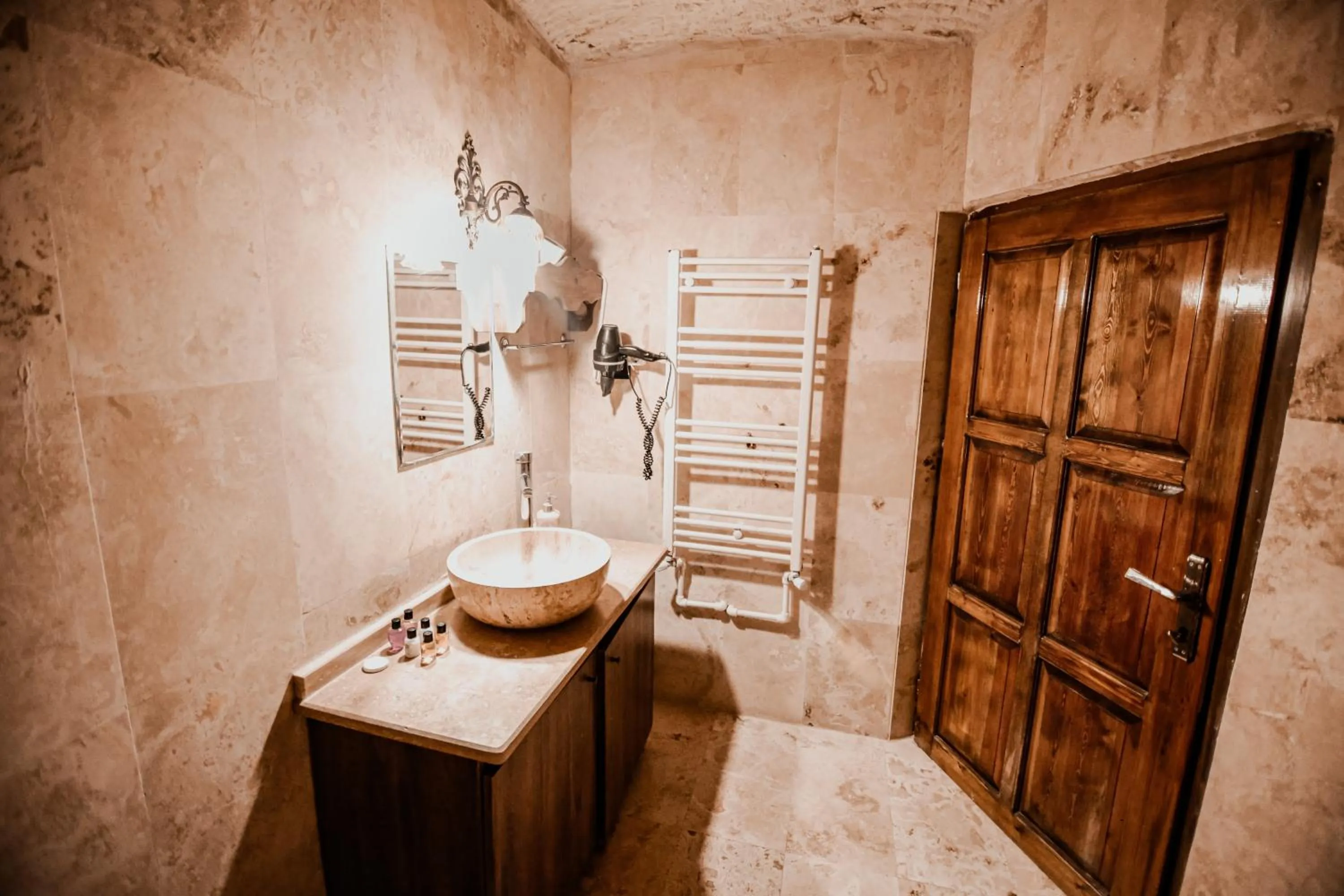 Shower in Katapa Special Cave