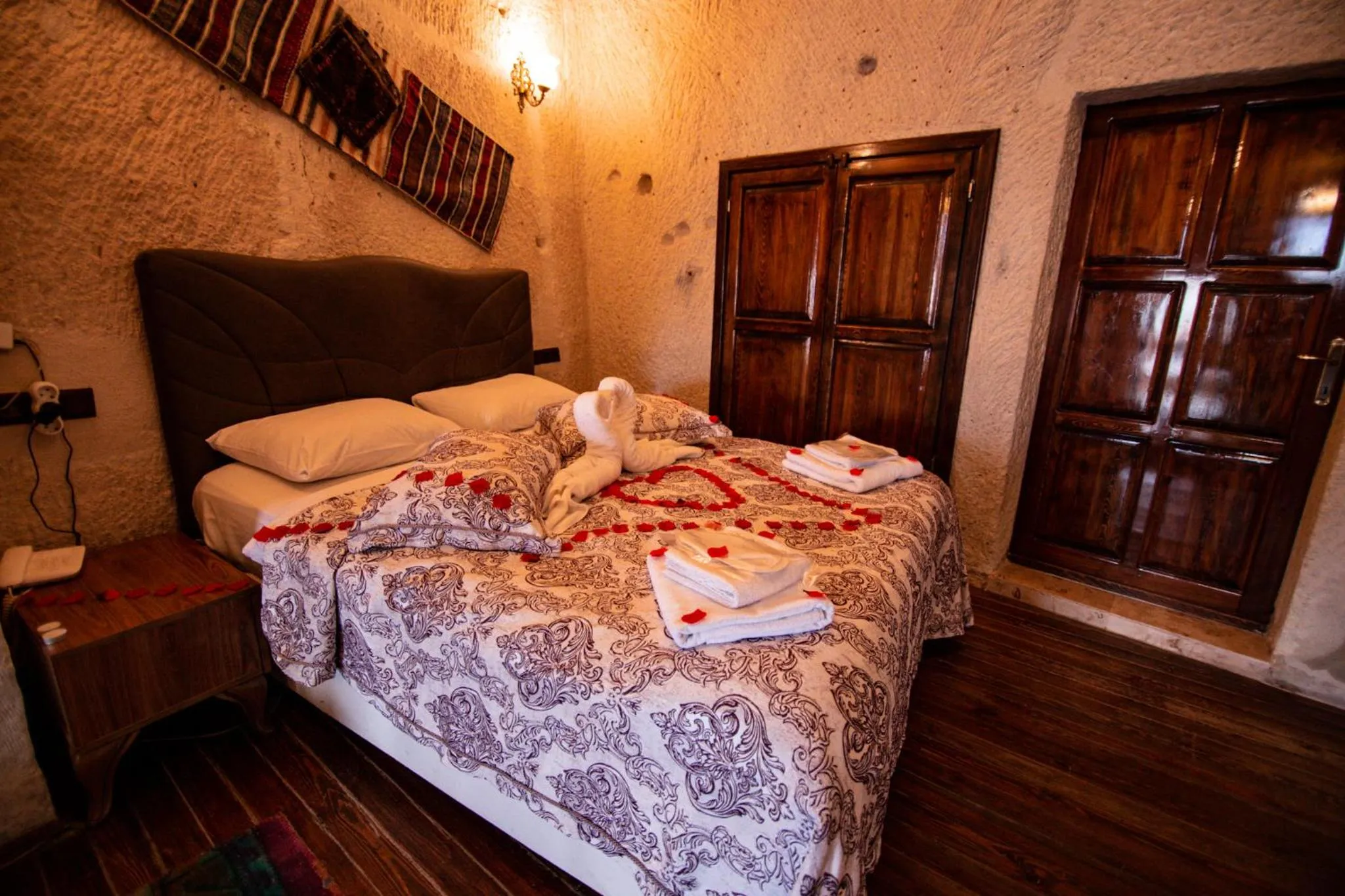 Bed in Katapa Special Cave