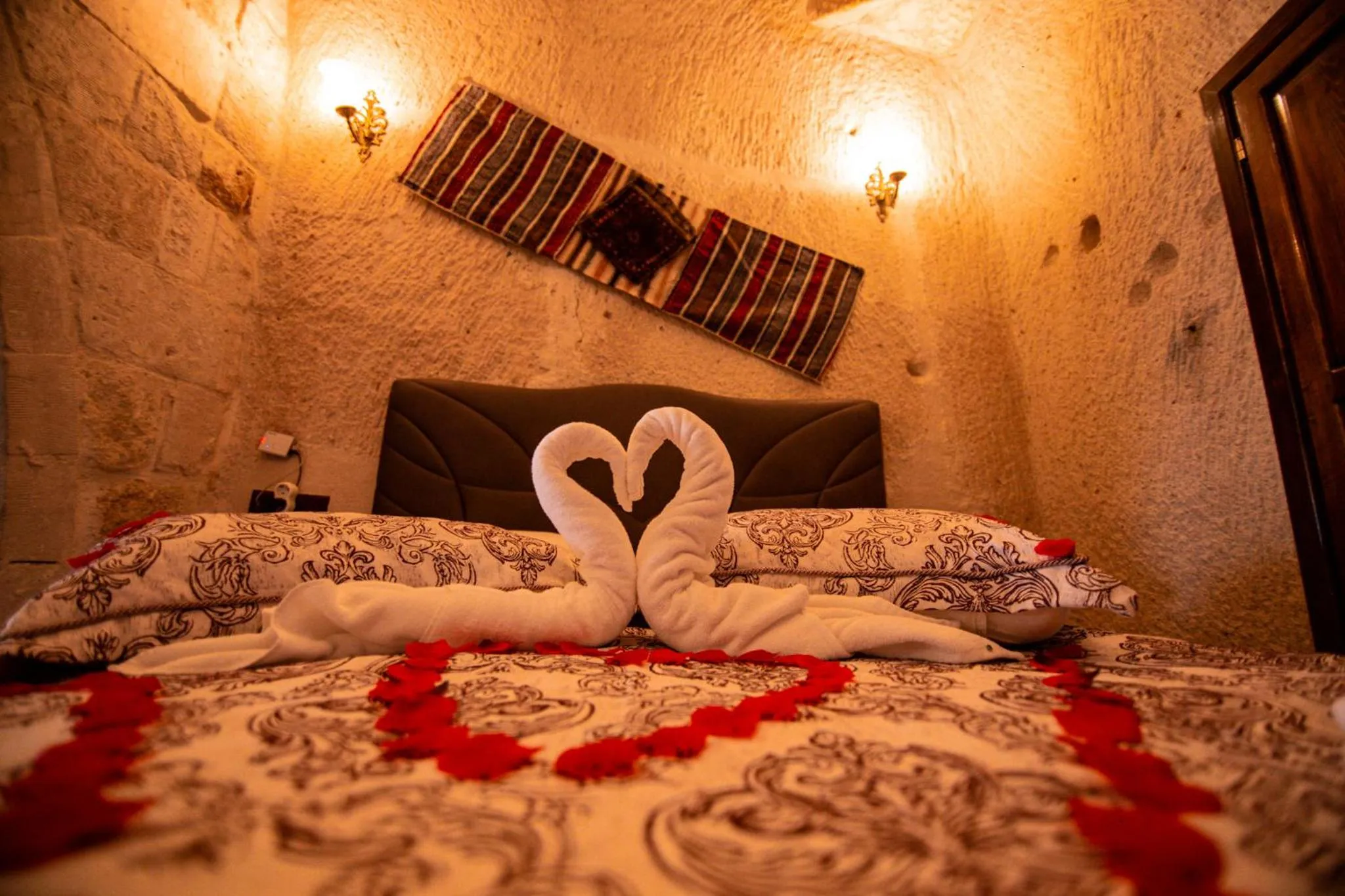 Bed in Katapa Special Cave