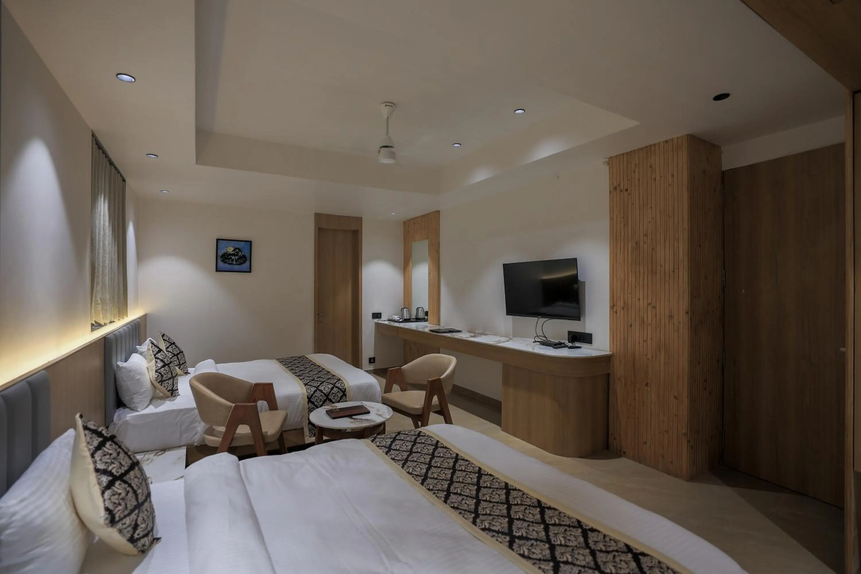 TV and multimedia in Hotel Aditya Mansingh Inn