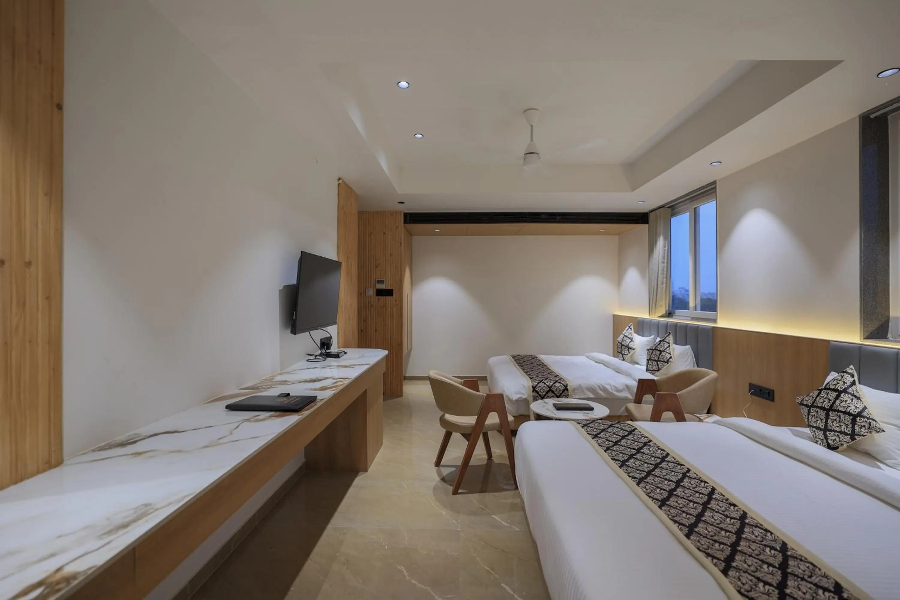 TV and multimedia in Hotel Aditya Mansingh Inn