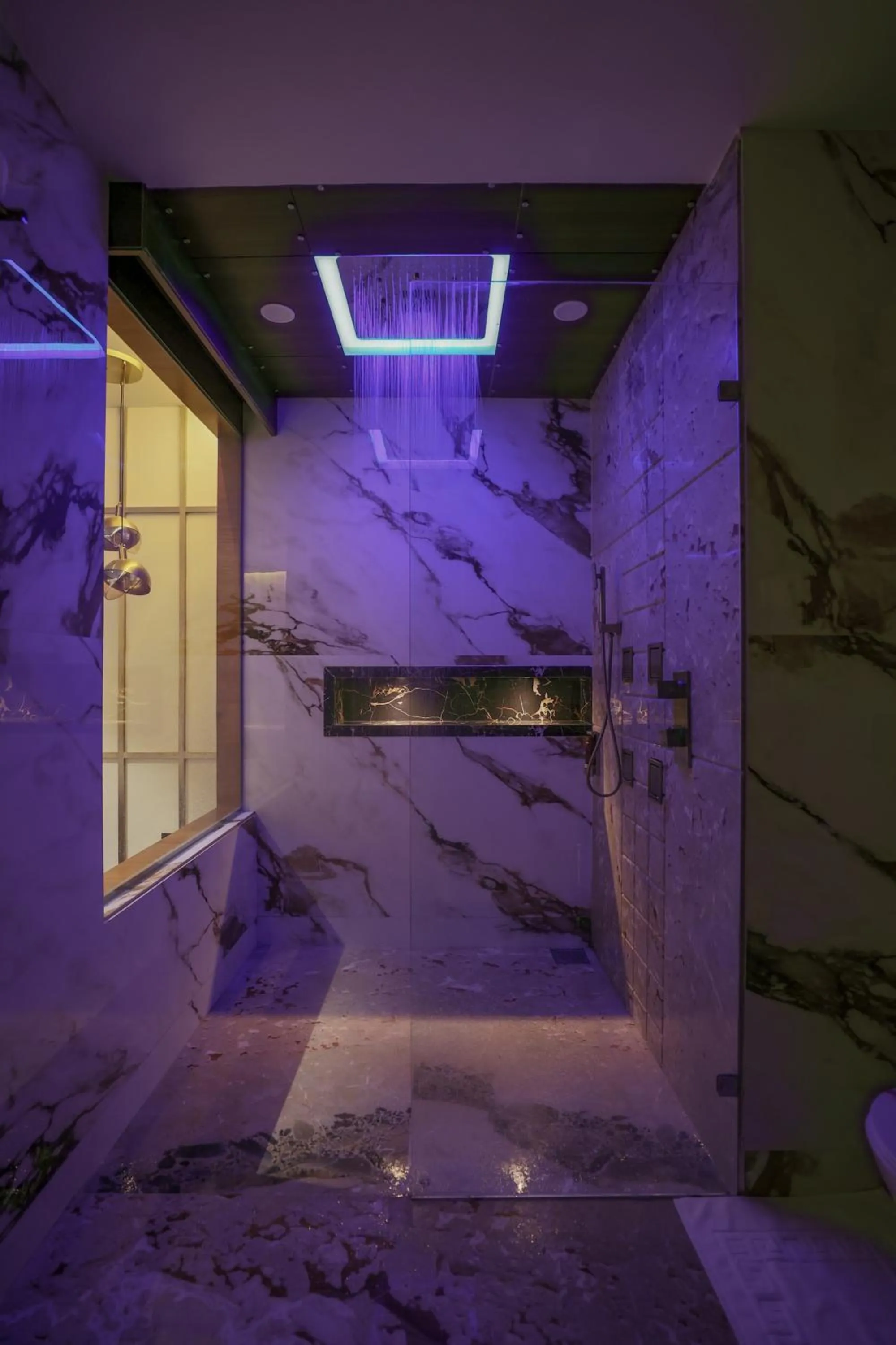 Shower in Hotel Aditya Mansingh Inn