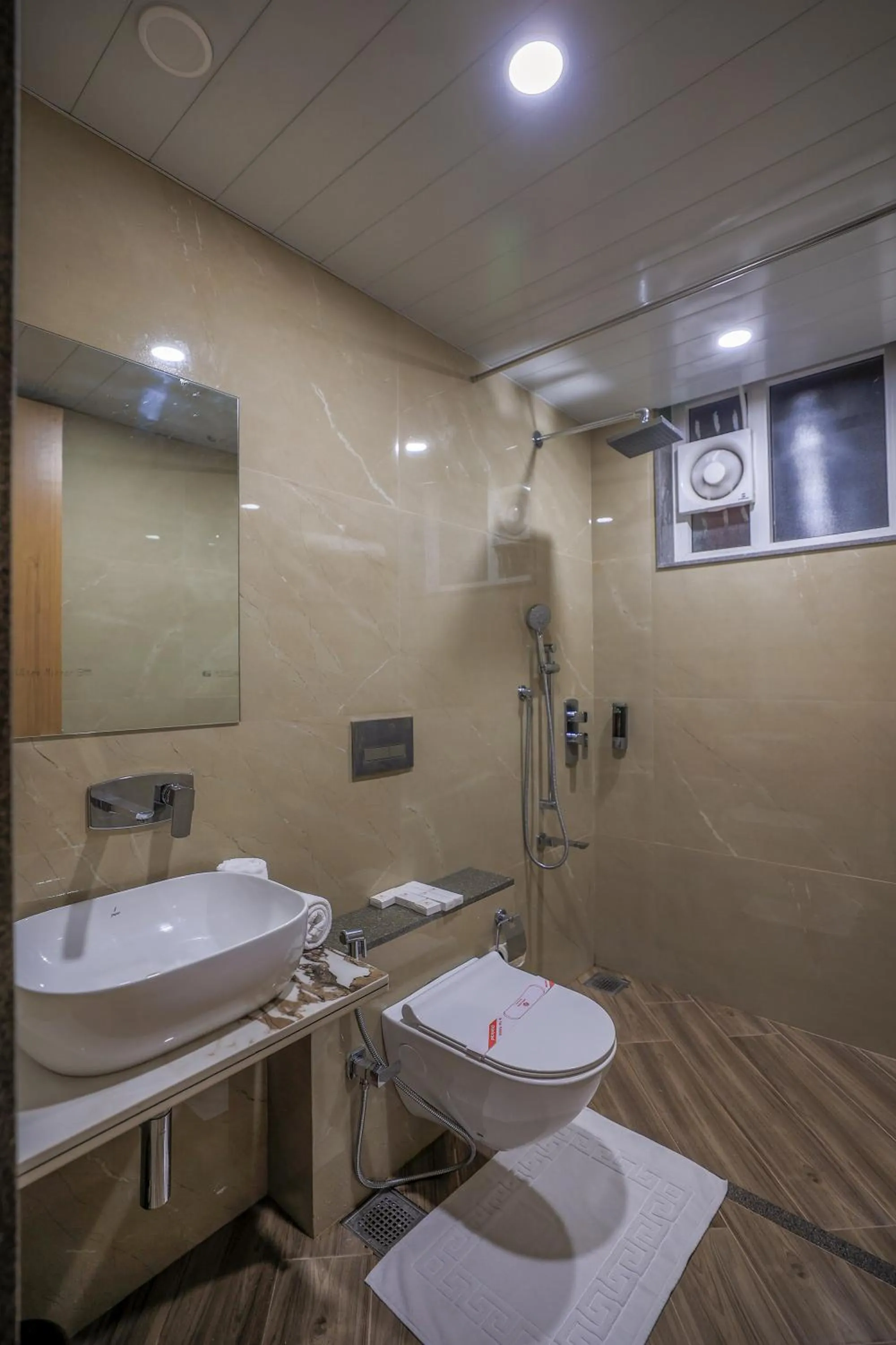 Shower in Hotel Aditya Mansingh Inn