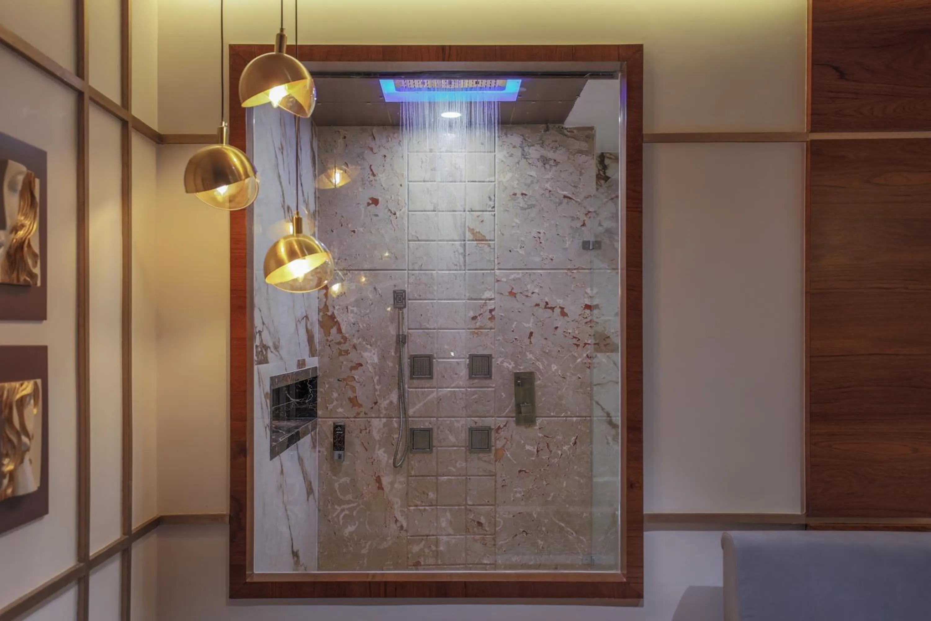 Shower in Hotel Aditya Mansingh Inn