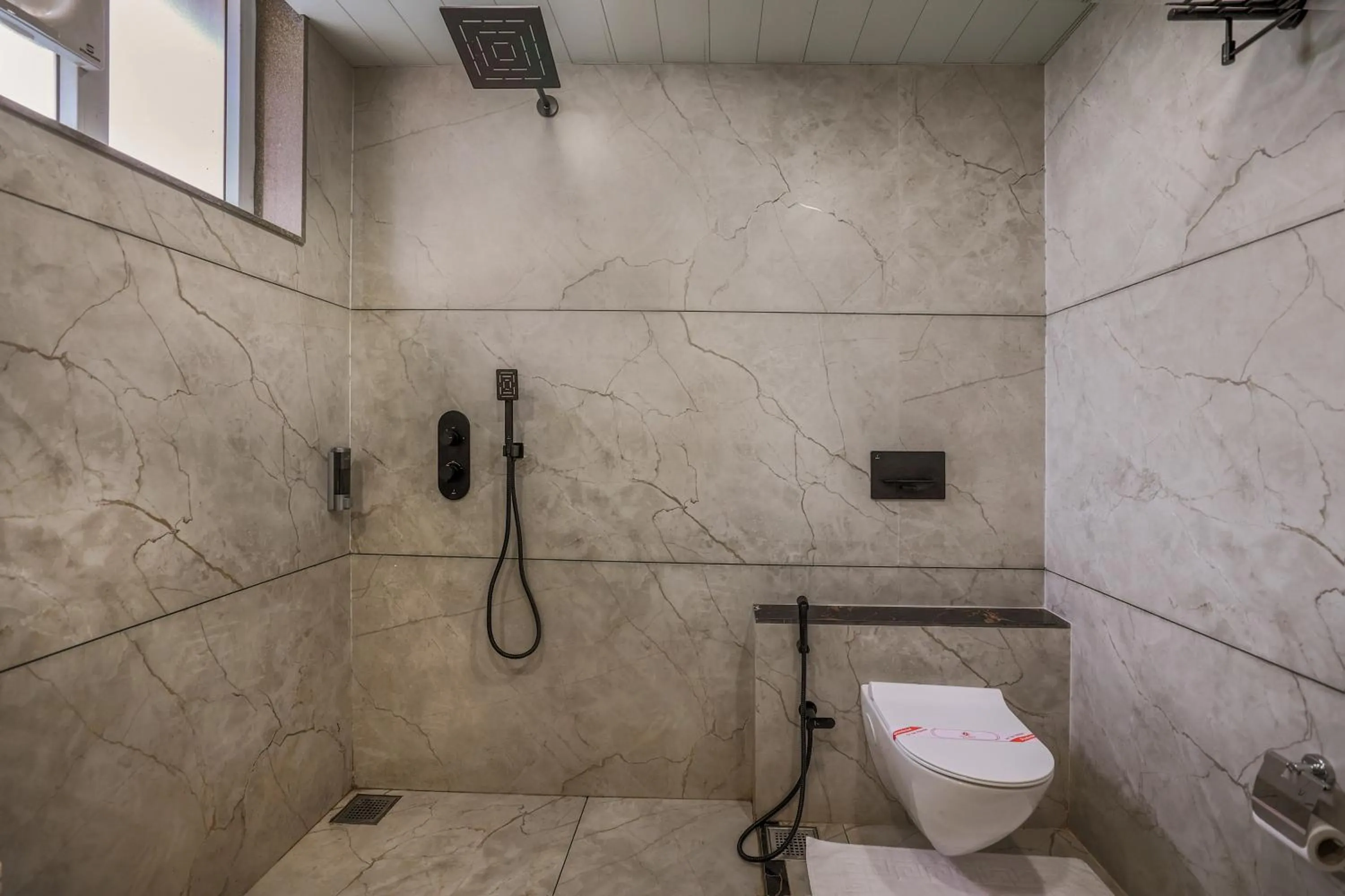 Shower in Hotel Aditya Mansingh Inn