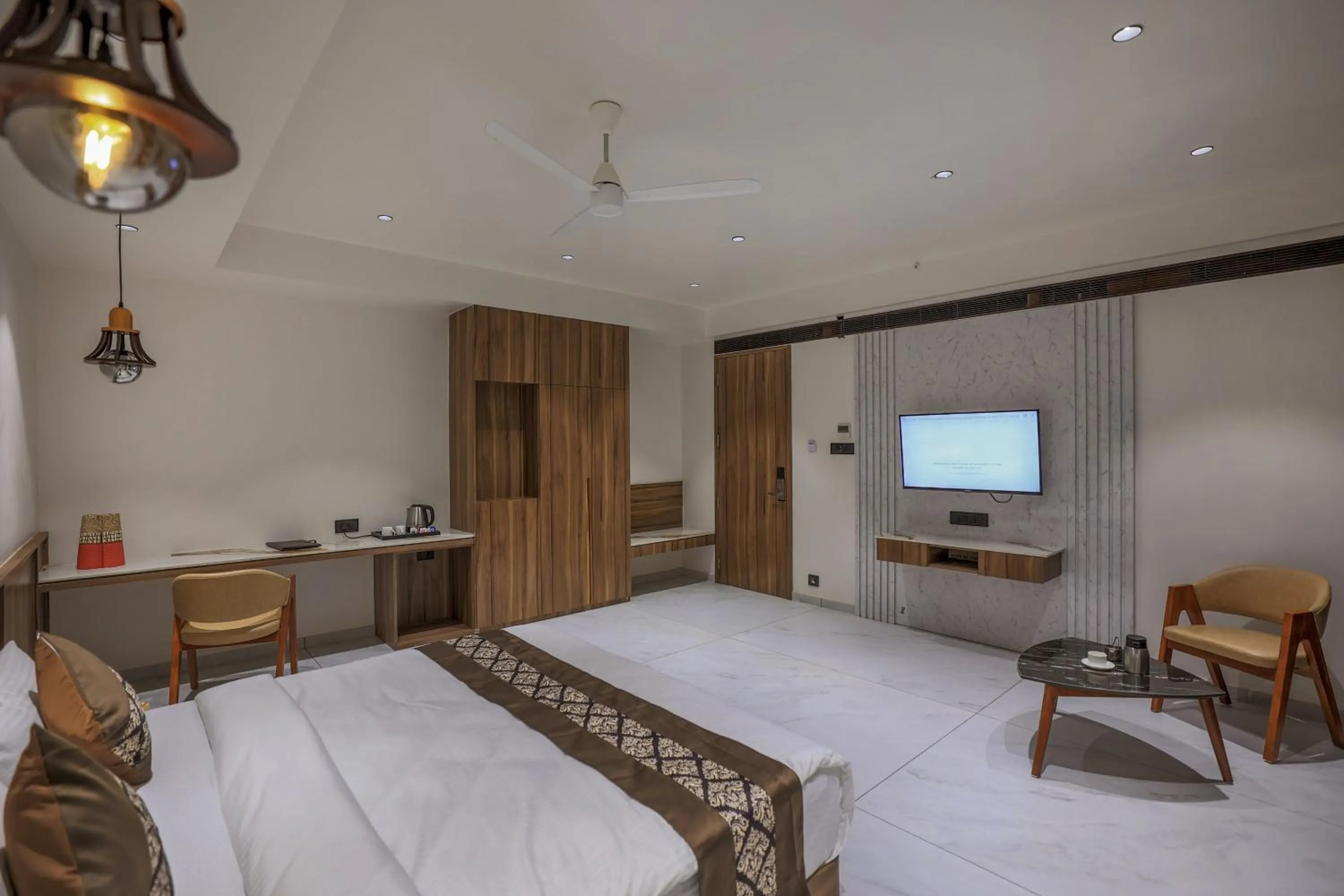 TV and multimedia in Hotel Aditya Mansingh Inn